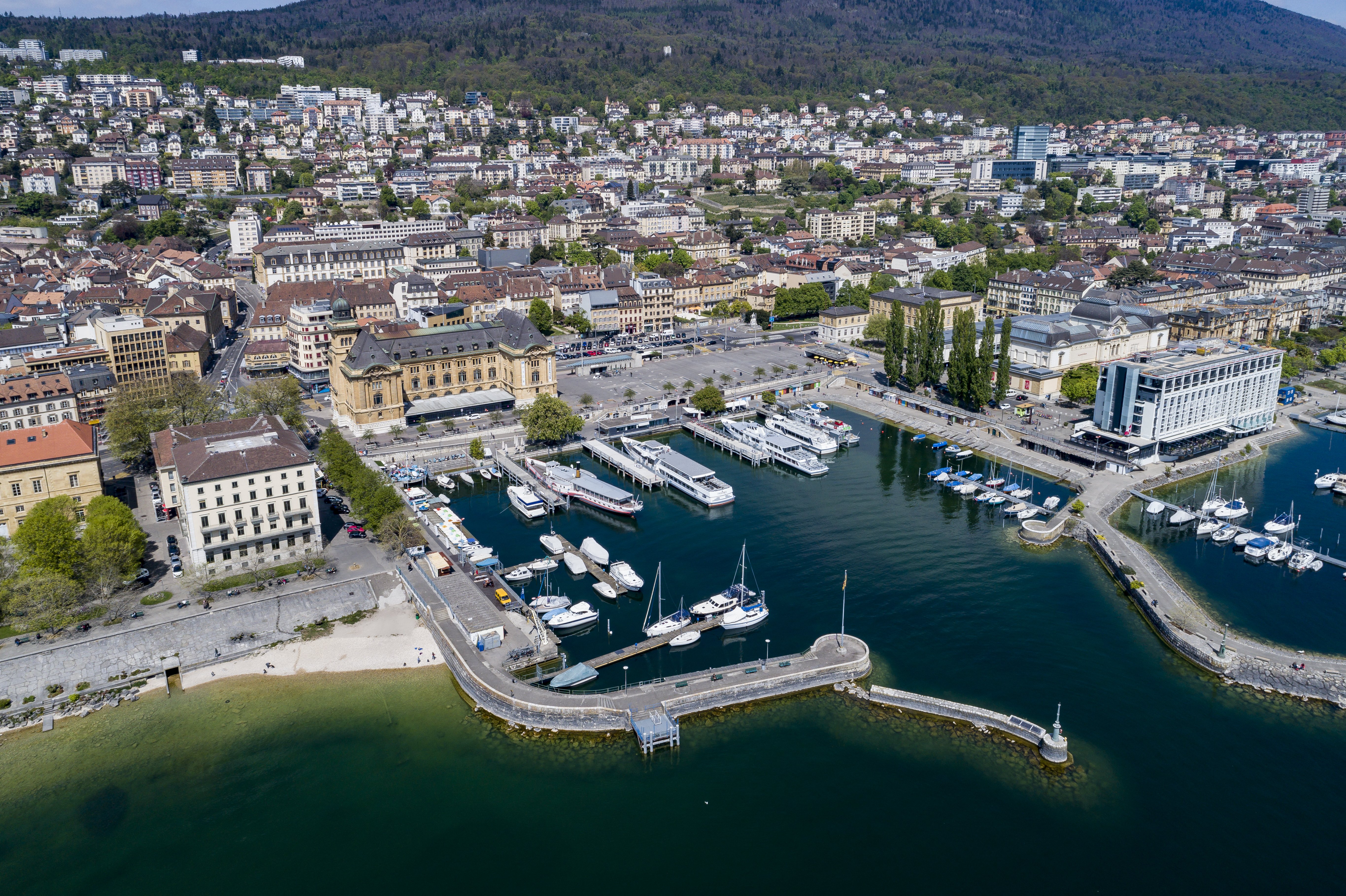 -®VilledeNeuchatel_AeriennePort_reportage_ville_ne_215