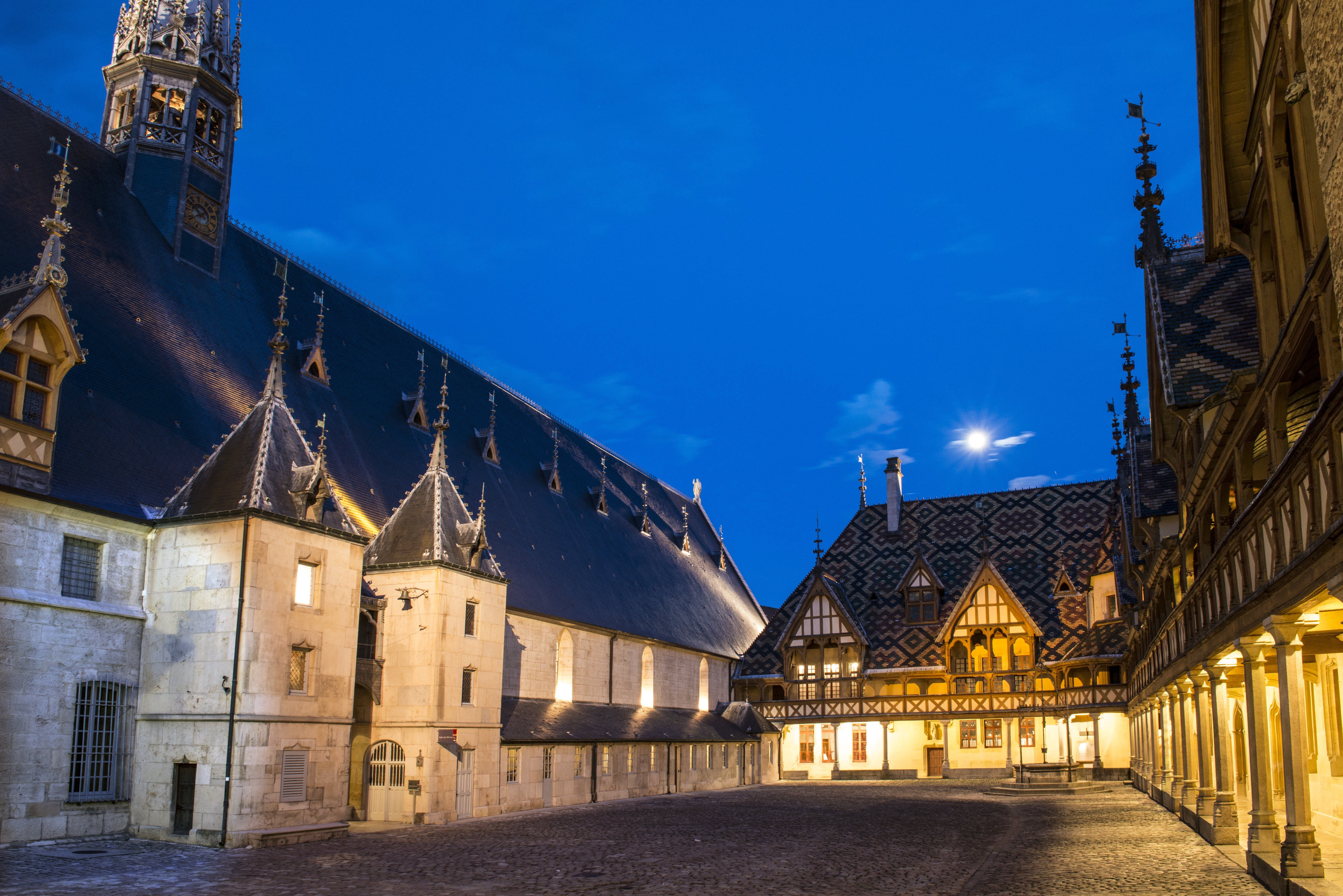 Cour d'honneur- Hôtel-Dieu