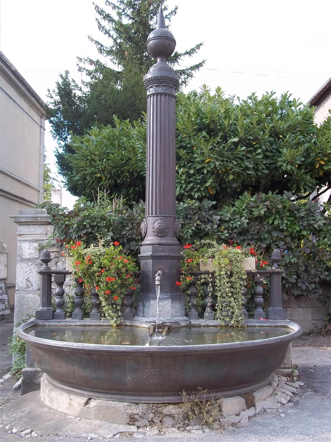 Fontaines, lavoirs et abreuvoirs de Pin