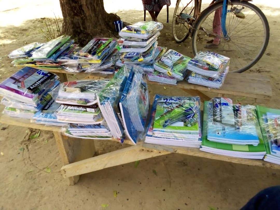 distribution fournitures scolaires