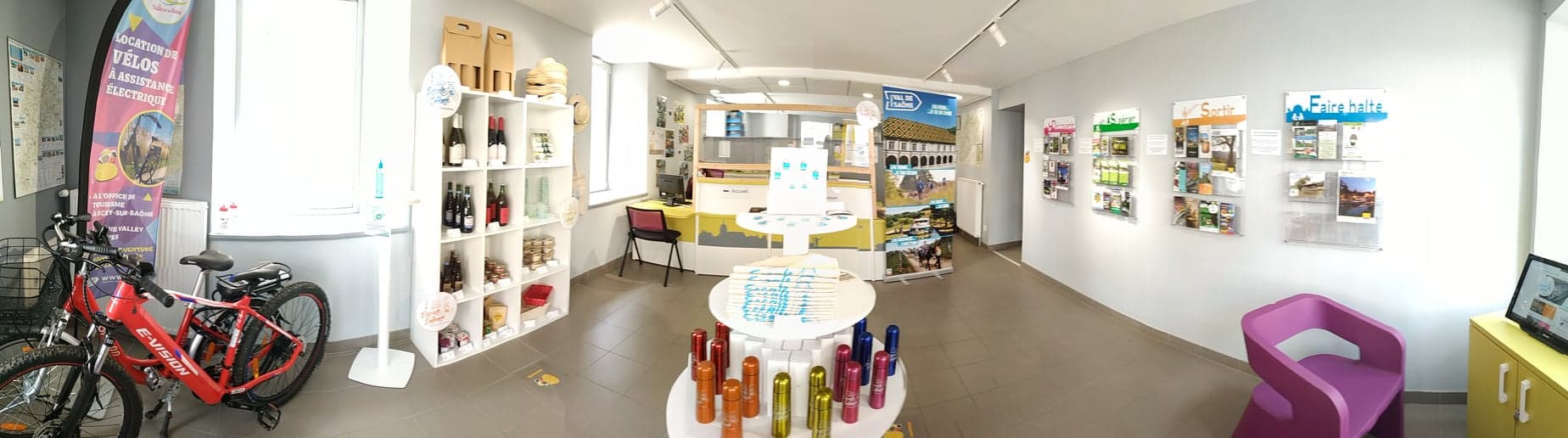 Boutique de produits locaux de l'office de tourisme des Combes à la Saône