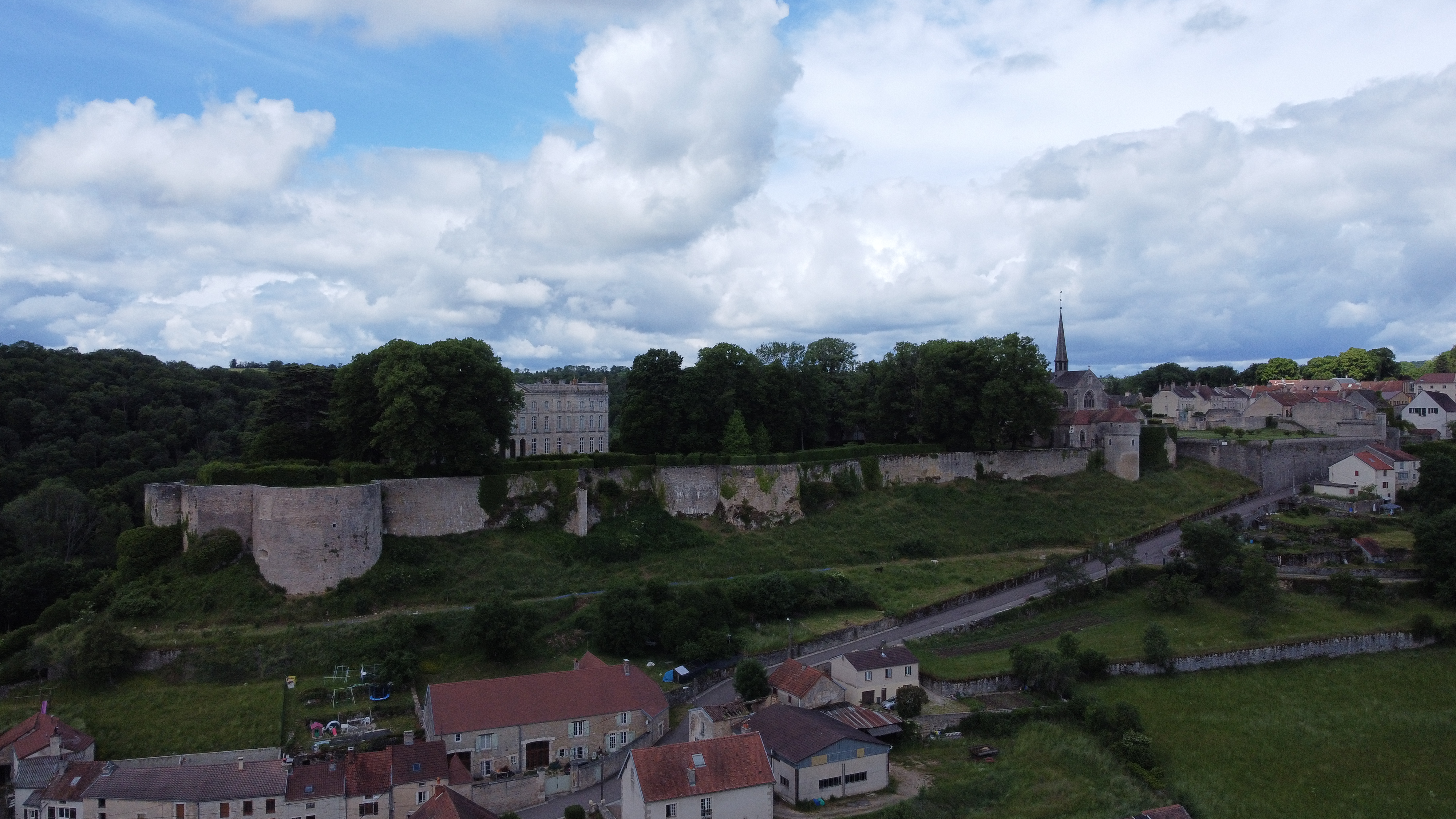 Château et collégiale Saint-Jean — image 1