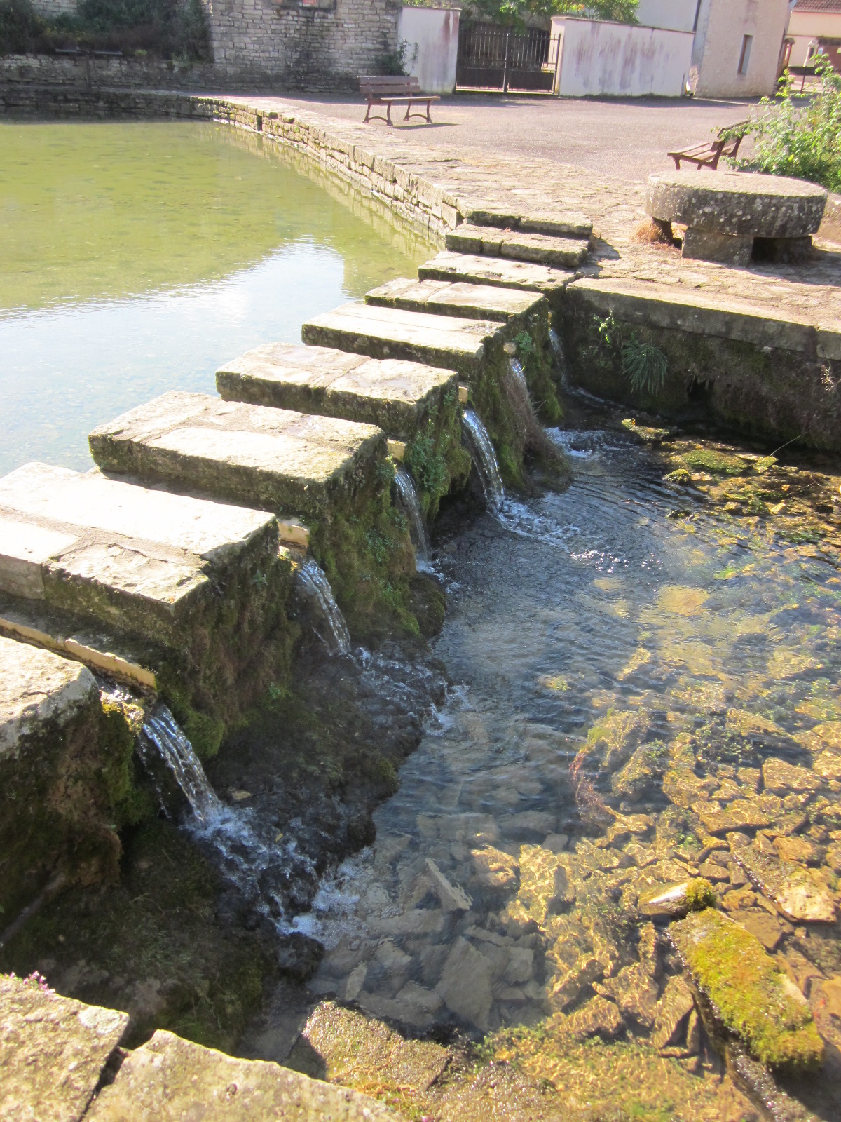 Fondremand, au bord de la source romaine
