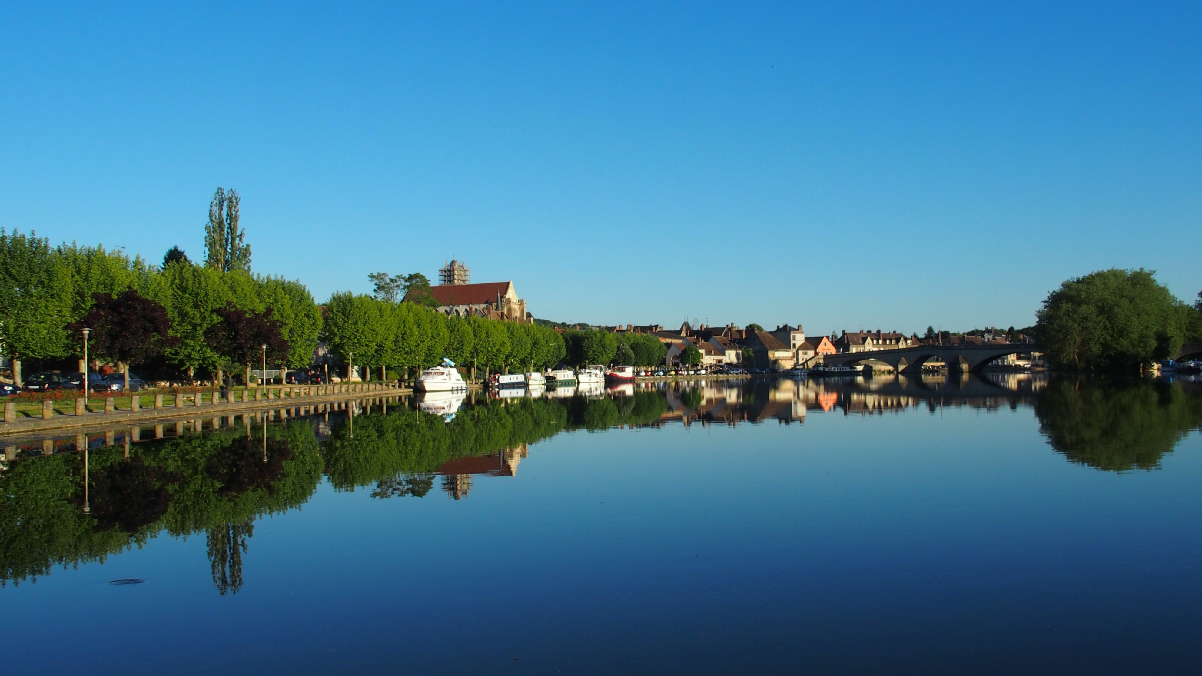 Visite Guidée à Villeneuve-sur-Yonne : Rivière et Mariniers