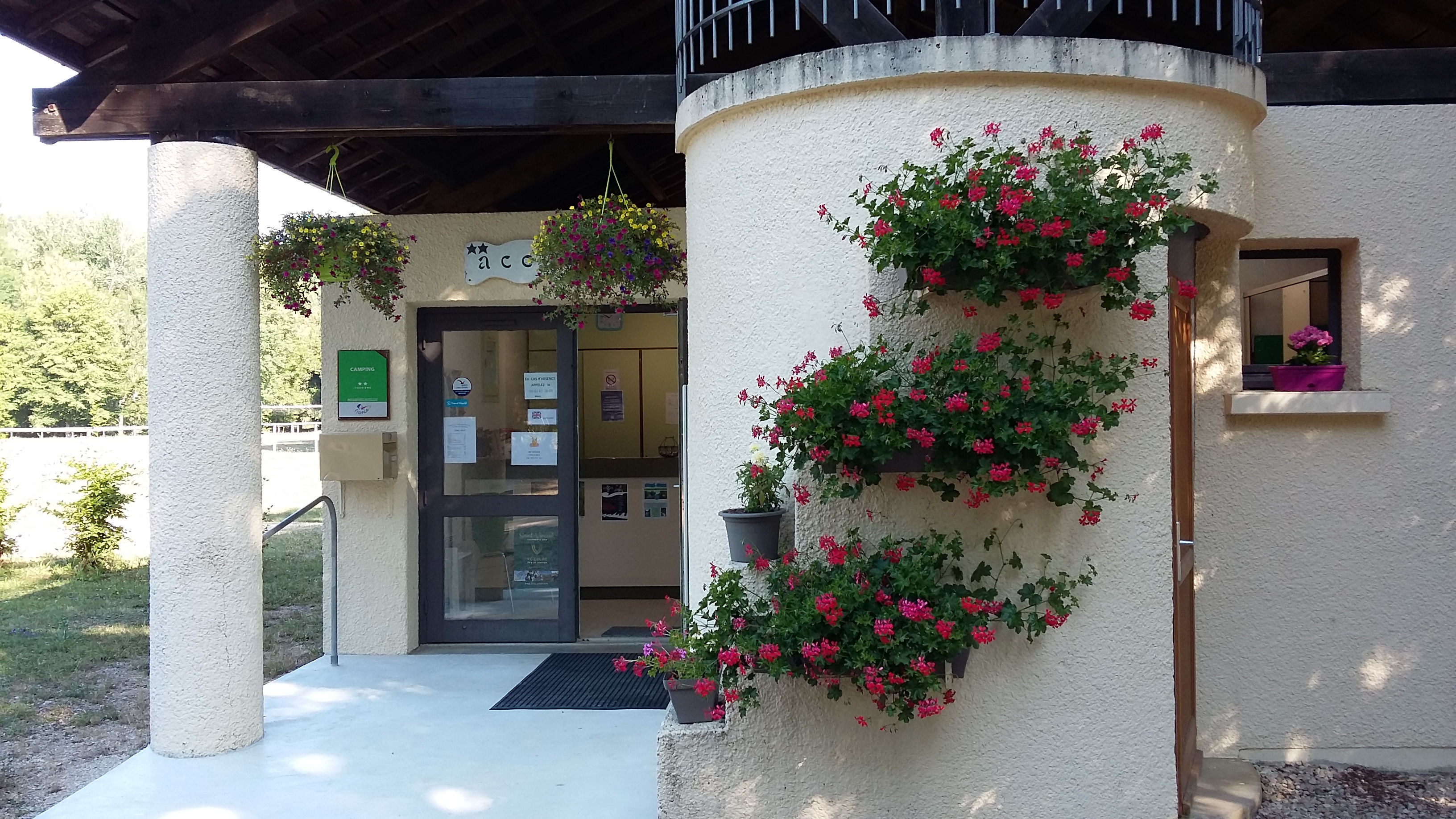 Camping Municipal De L Isle Sur Serein Le Parc du Château – Camping Municipal (L' Isle-sur-Serein) | Office de  tourisme d'Auxerre et de l'Auxerrois