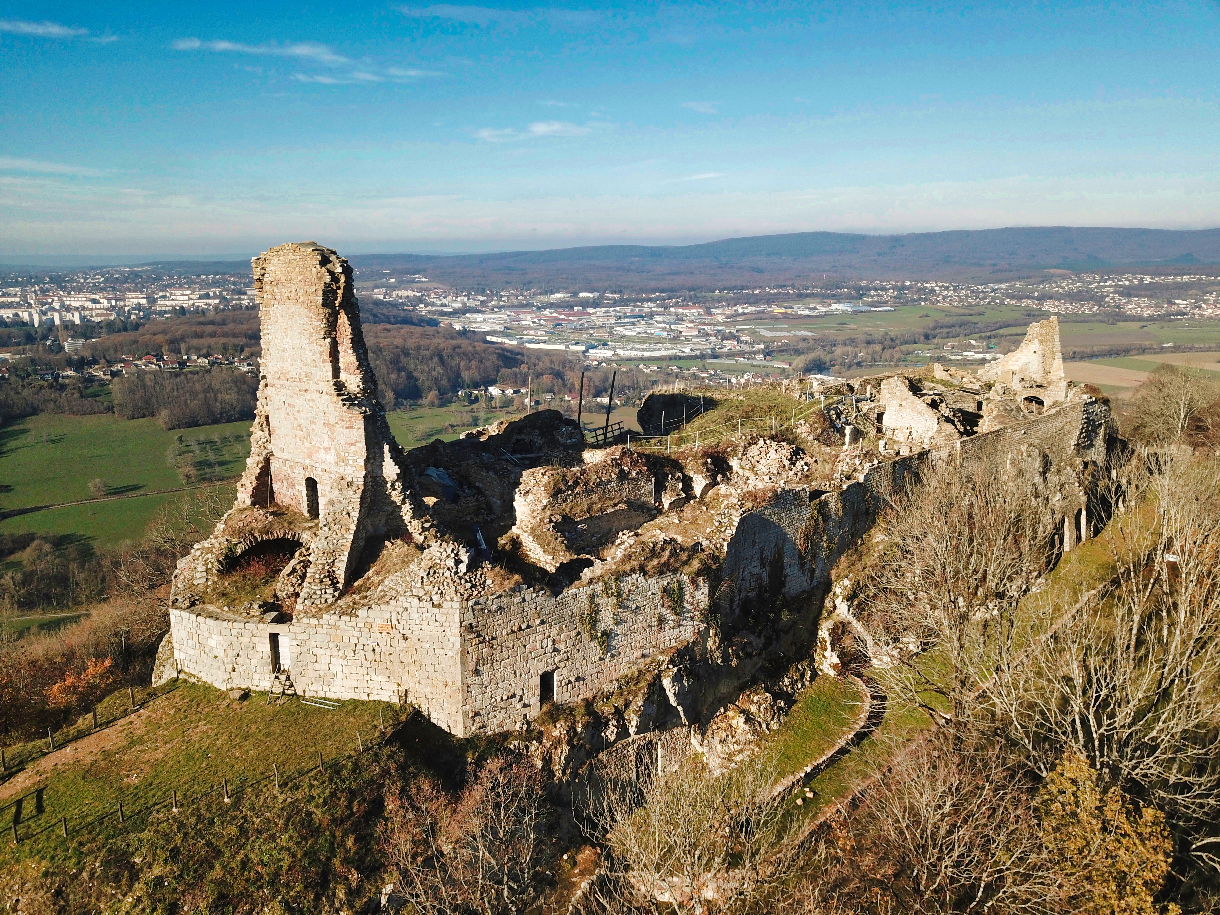 Le château de Montfaucon par drone