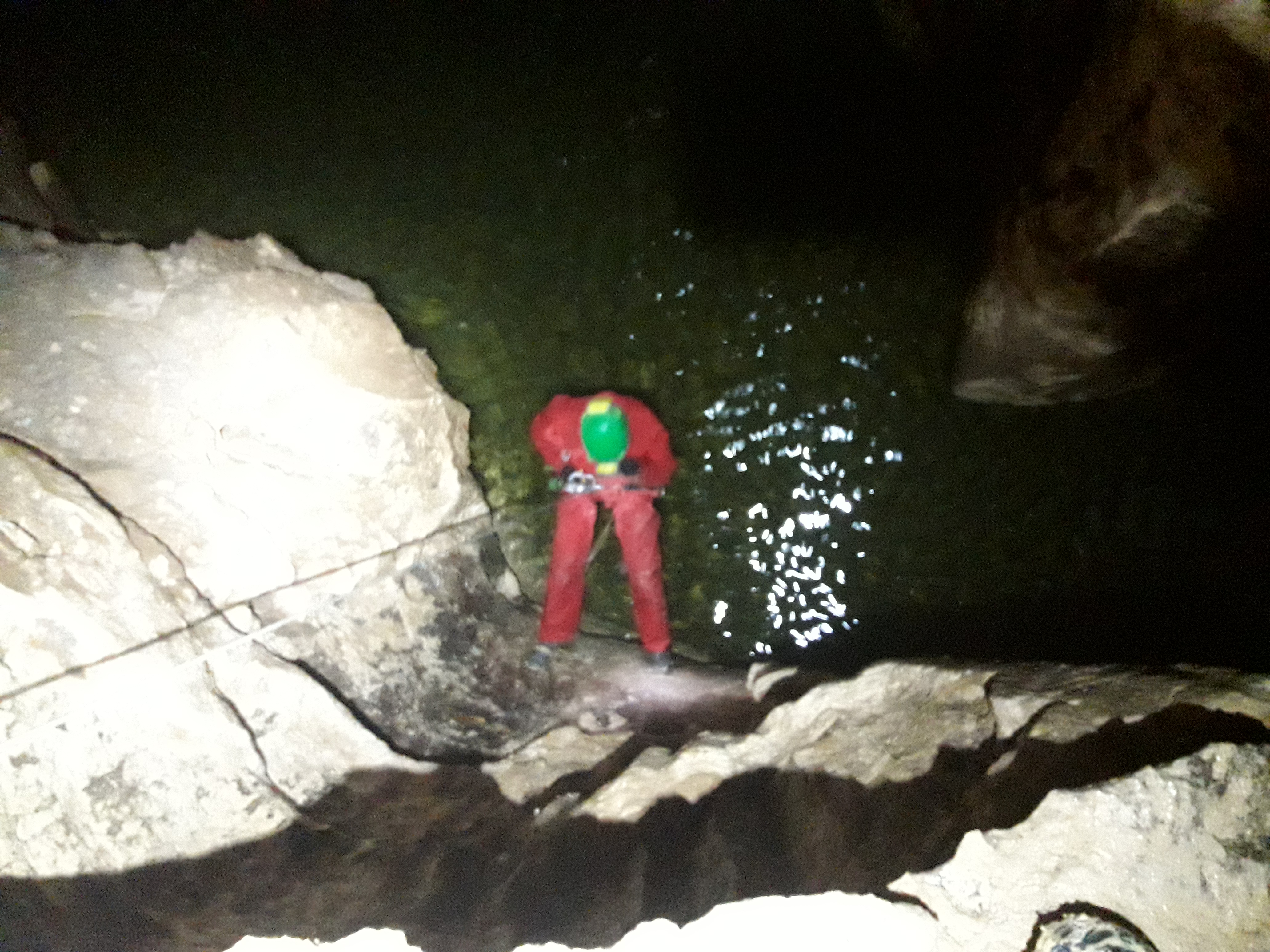 spéléo grotte lac souterrain jura noaguides