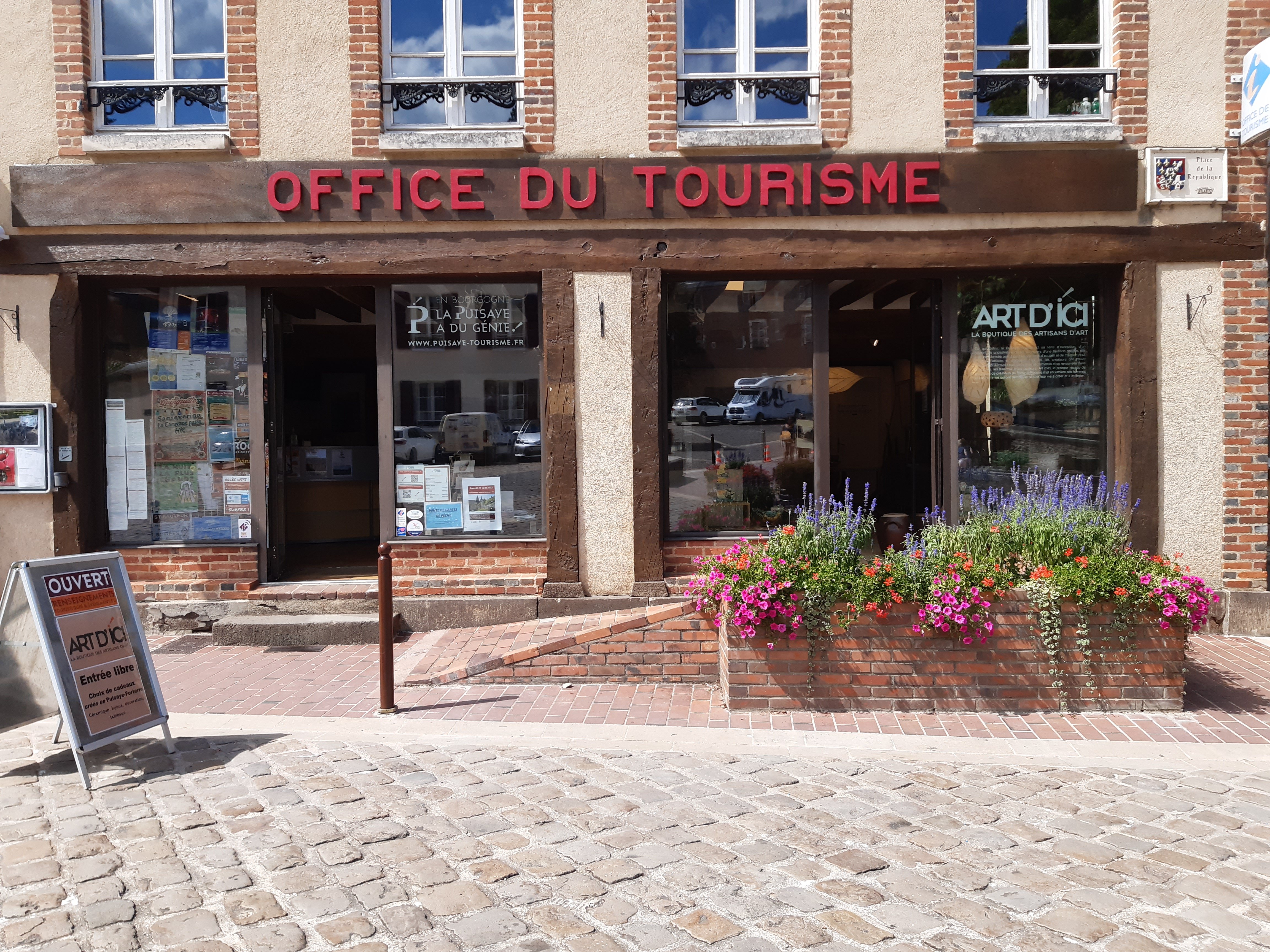Office de Tourisme de Puisaye-Forterre  France Bourgogne-Franche-Comté Yonne Saint-Fargeau 89170