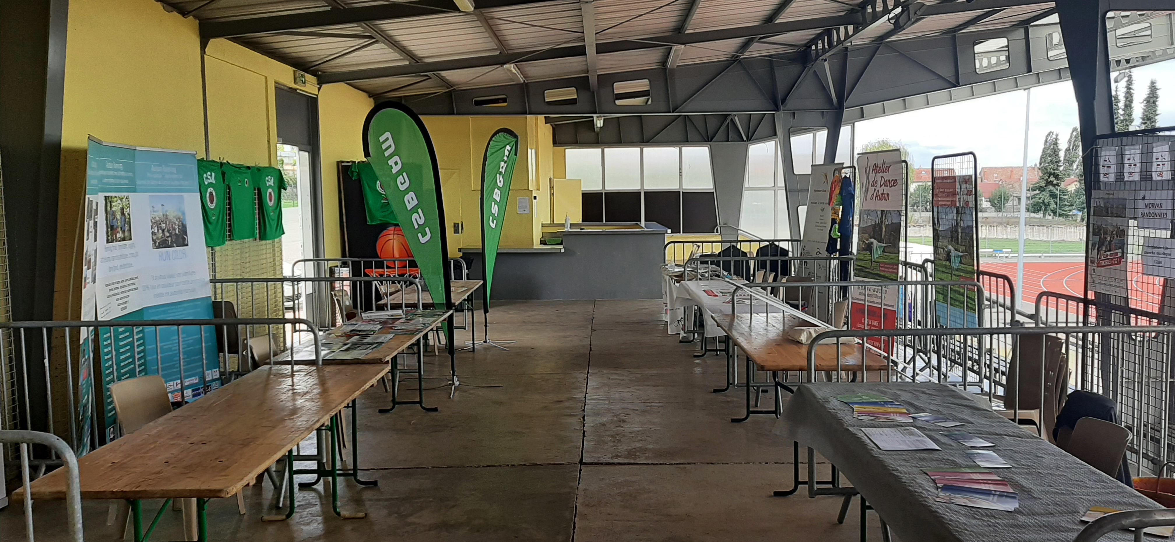 LES STANDS DU FORUM