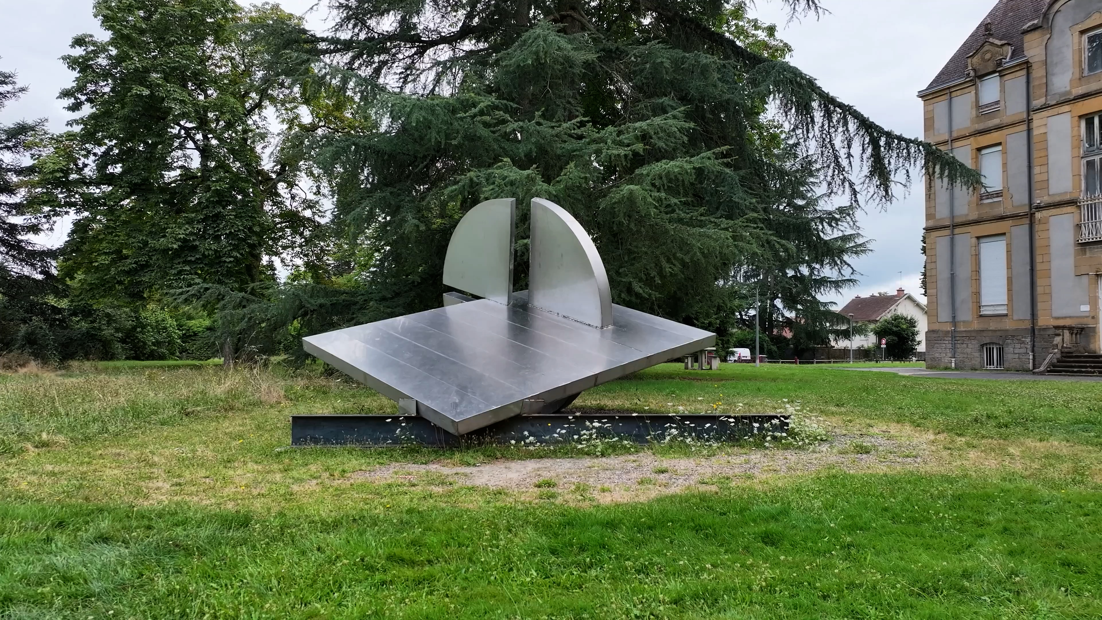Visite digitalisée et géoguidée "Partez à la découverte des sculptures monumentales en inox"