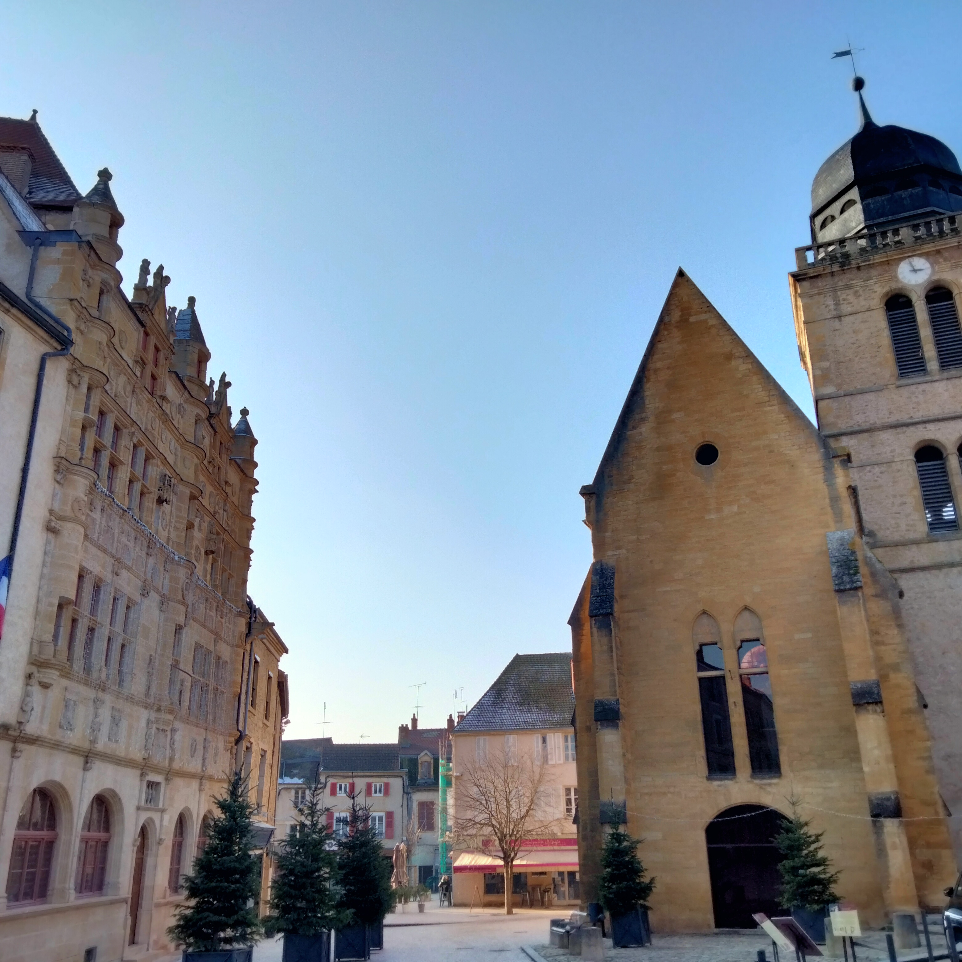 HoteldeVille_TourStNicolas_ParayleMonialTourisme
