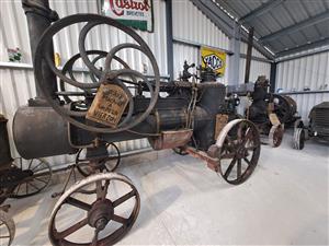 Ferme du tracteur et matériel agricole anciens