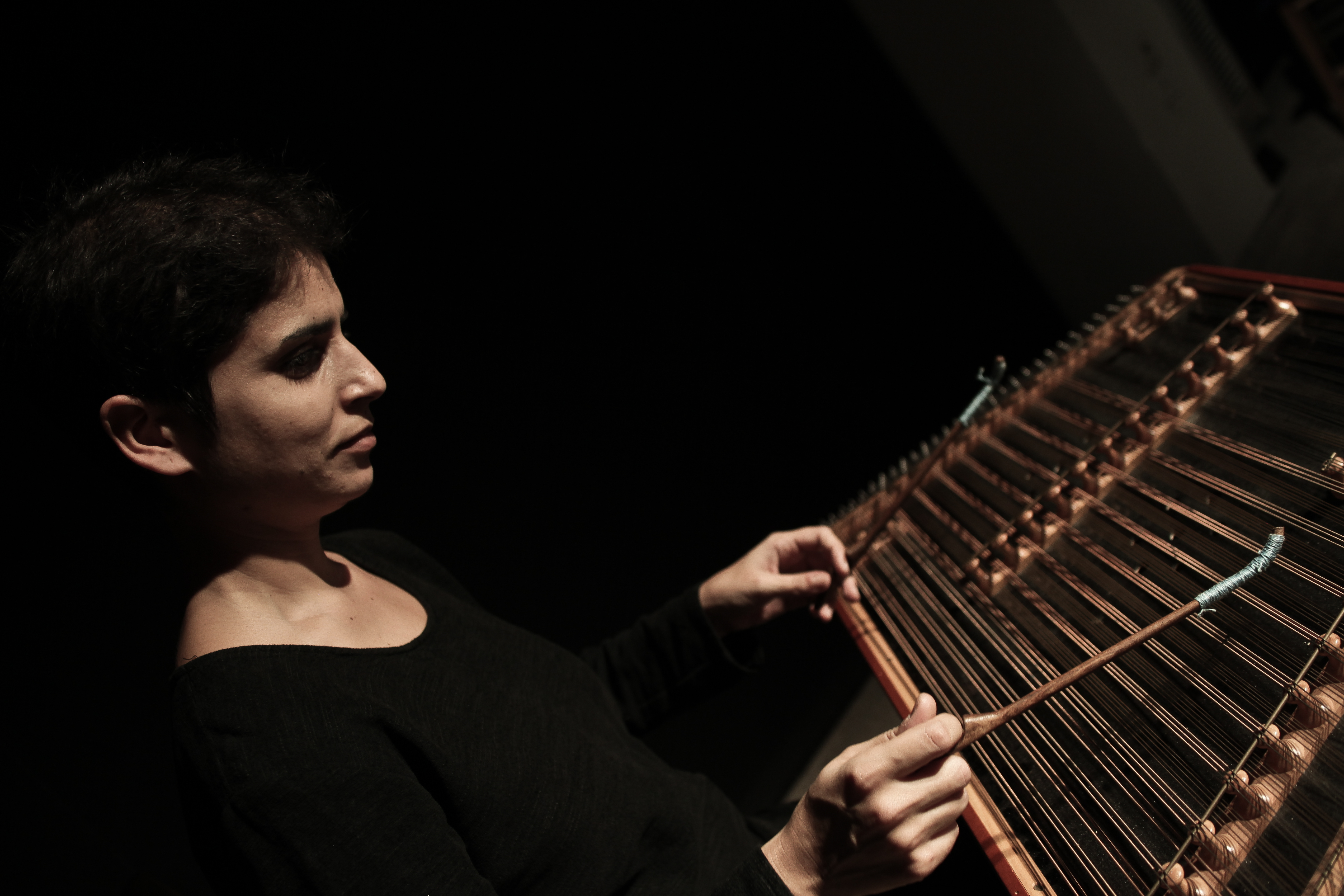 Ourania Lampropouli, santouri, dans 