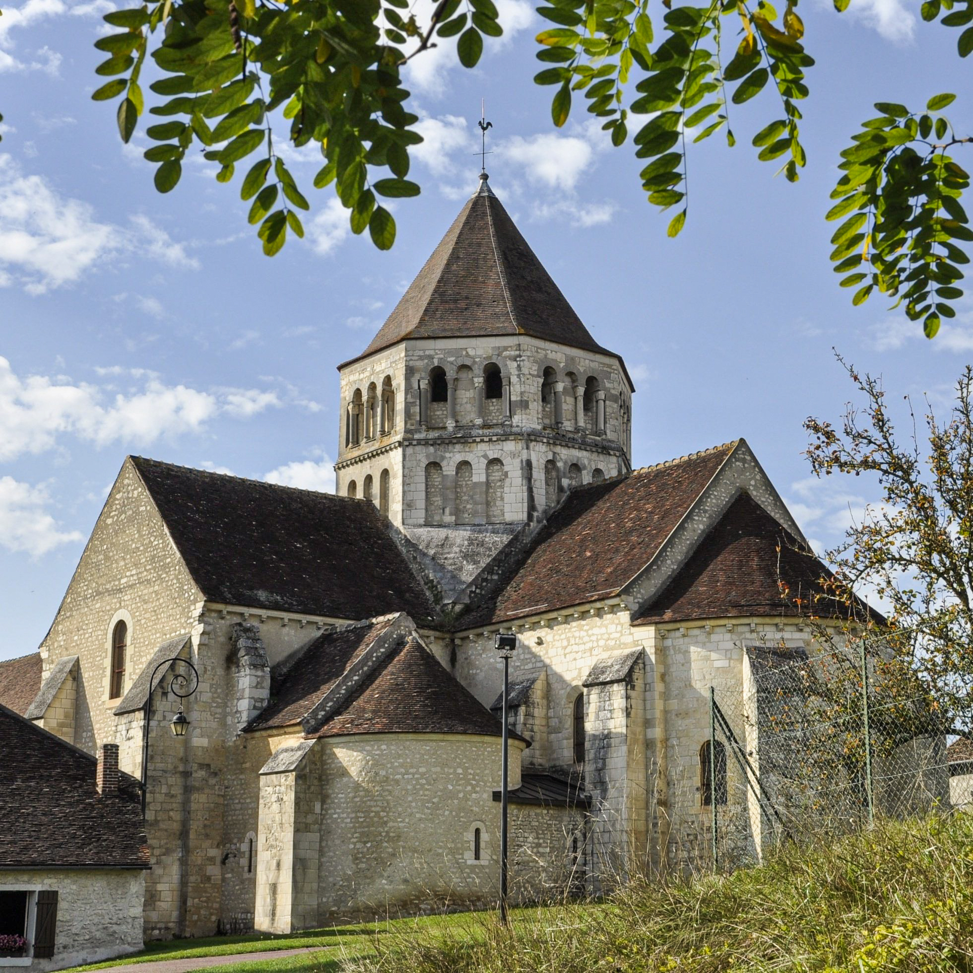 Circuit des Girouettes - Église Romane Laroche-Saint-Cydroine