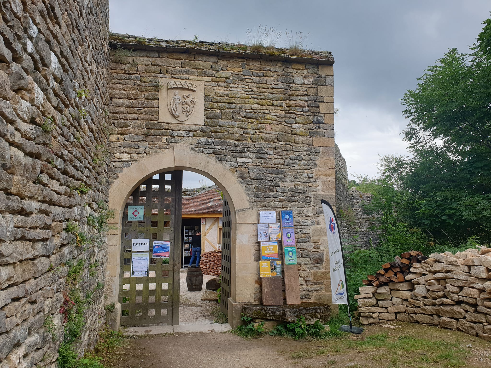 Office de Tourisme Ouche et Montagne - Bureau d'Information Touristique du Château de Mâlain  France Bourgogne-Franche-Comté Côte-d'Or Mâlain 21410