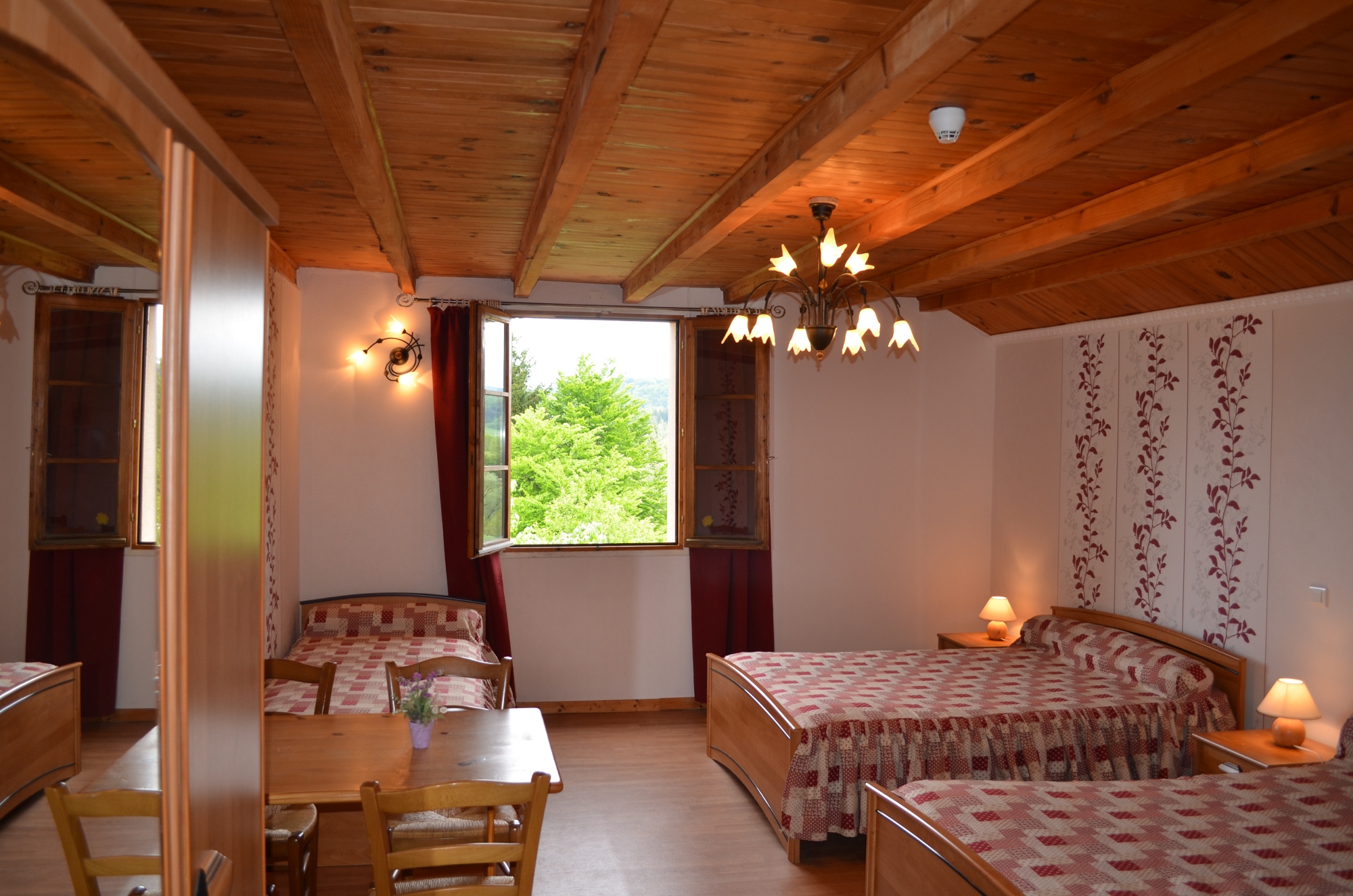 Auberge du Tilleul, chambre d'hôtes à Charézier