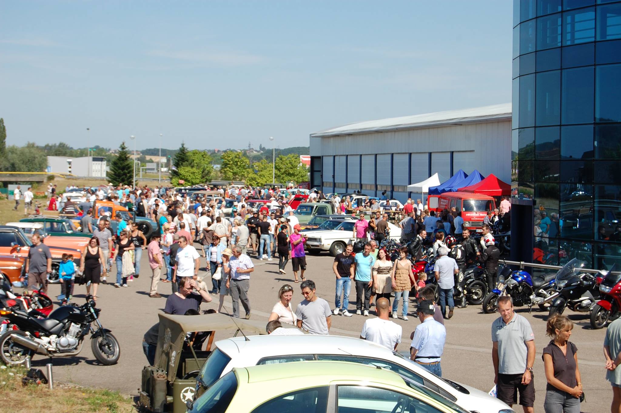 RASSEMBLEMENT DE VÉHICULES ANCIENS_1