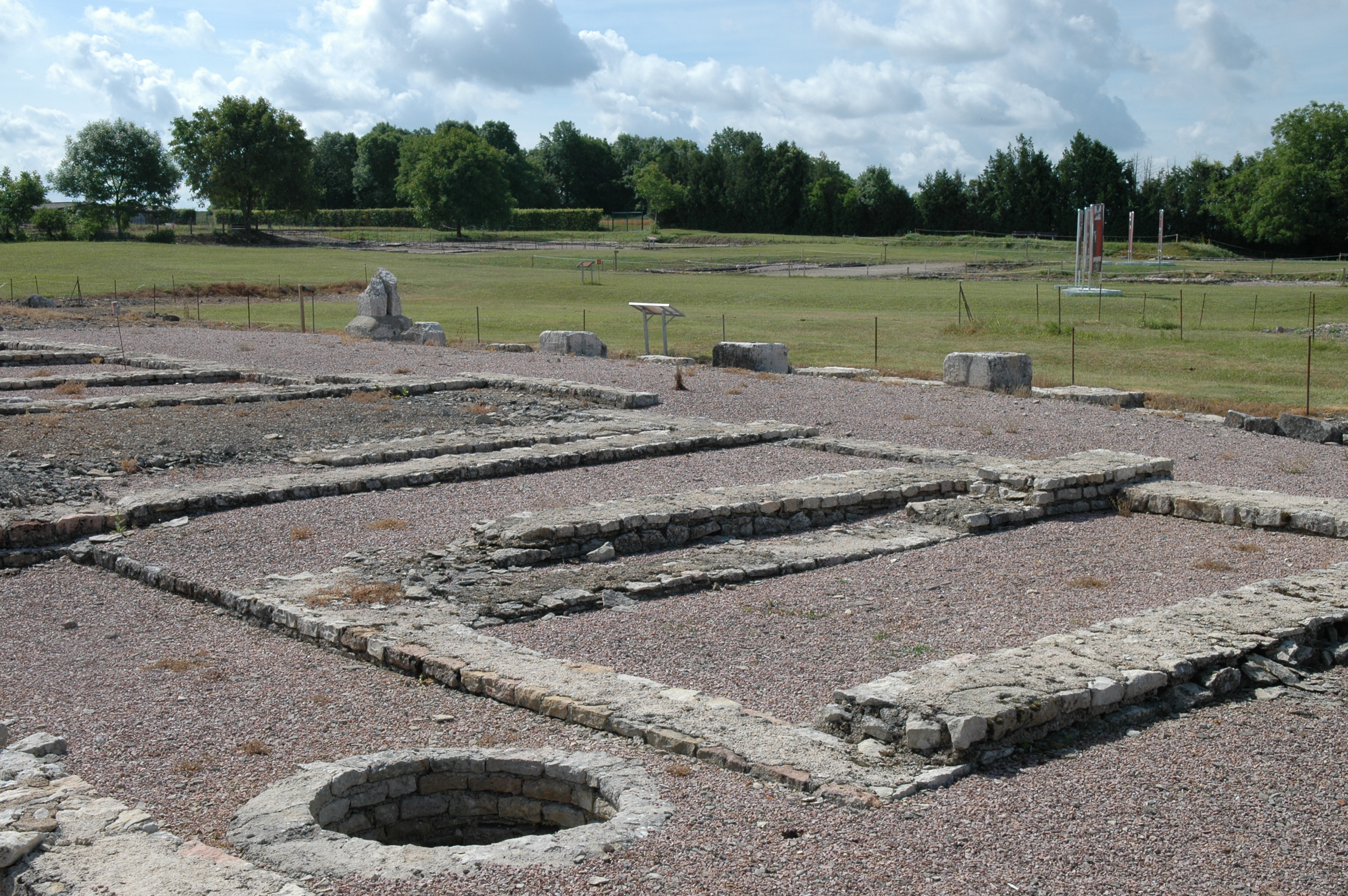 SITE D'ALESIA A ALISE-SAINTE-REINE - VESTIGES DE LA VILLE GALLO-ROMAINE