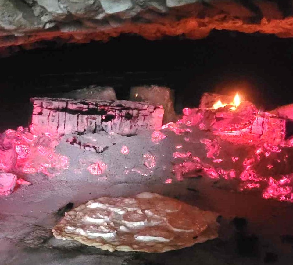 pizzas cuites dans le four à pain du château