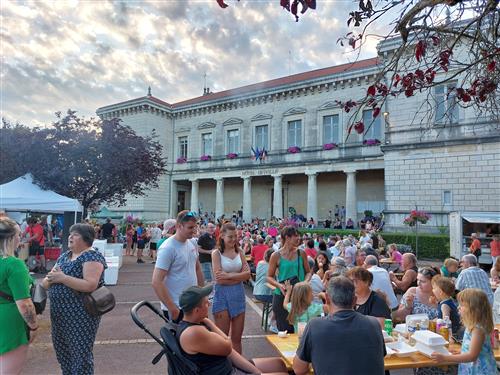 Marché d'été nocturne à Gy 