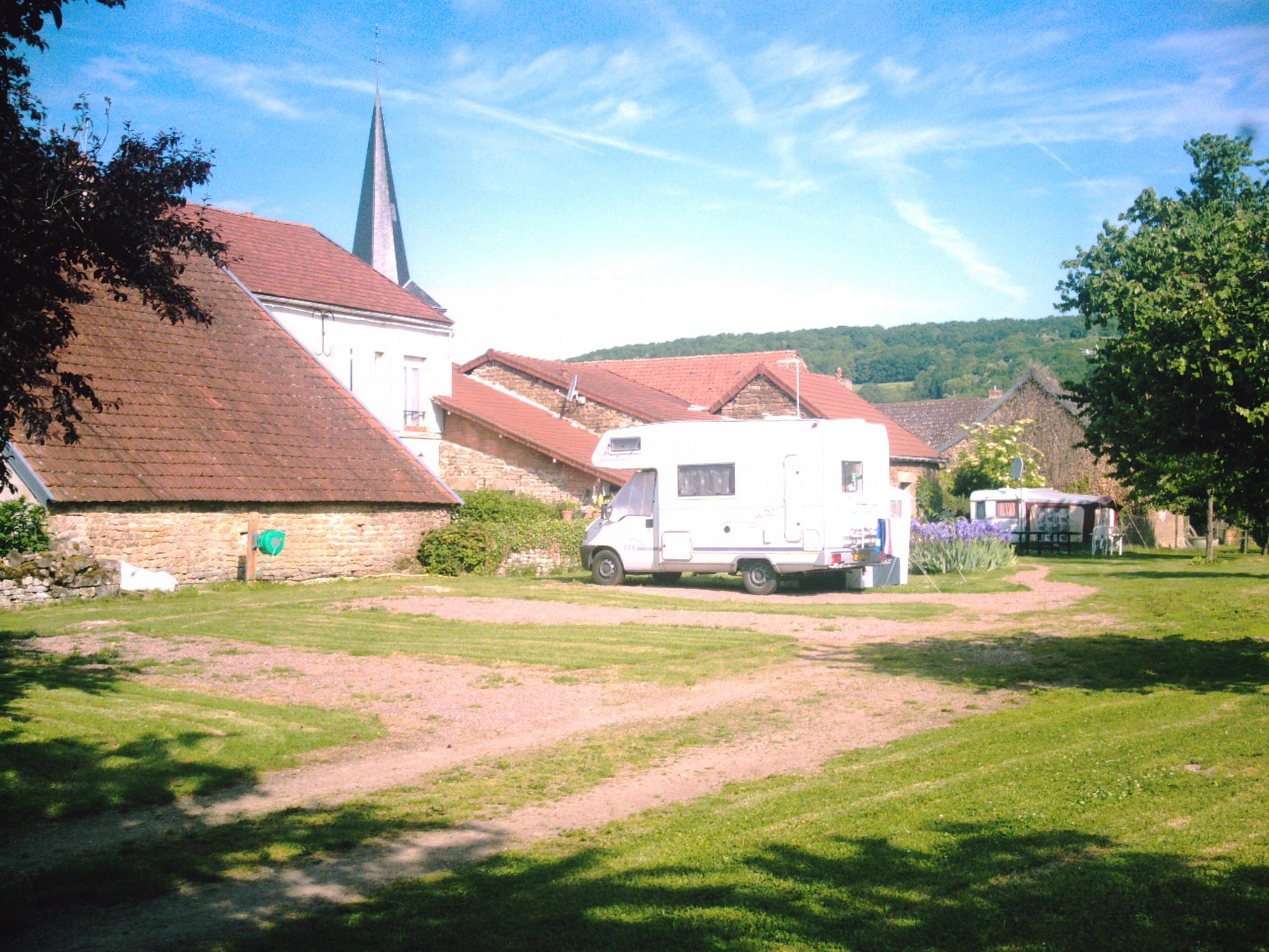 Camping à la ferme Le Verger à MarcillyetDracy Côted'Or en