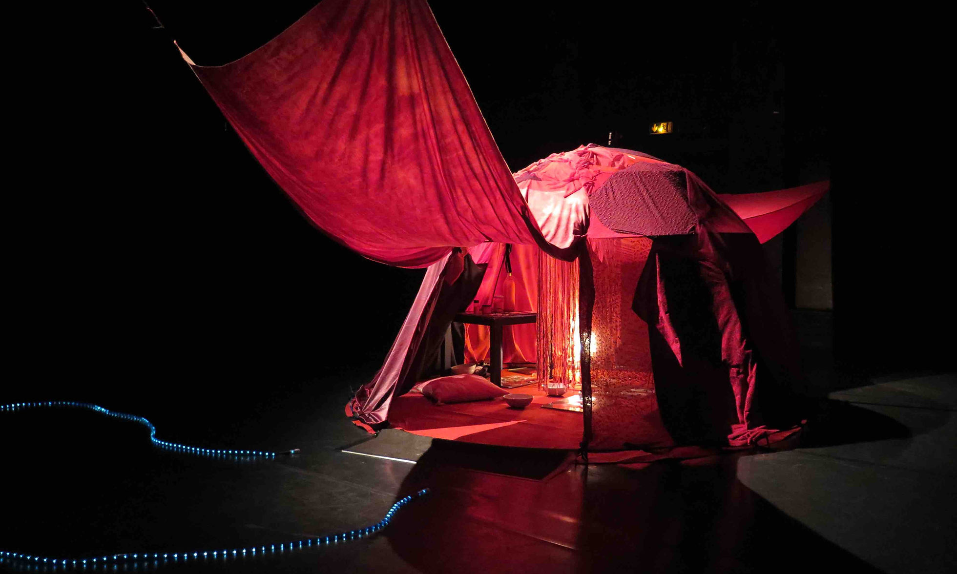 8mars_TENTE ROUGE