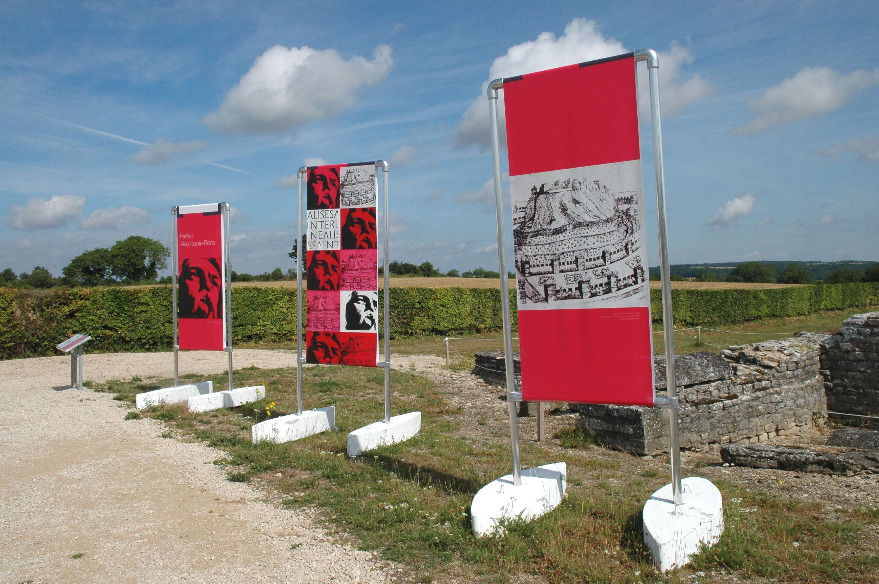 SITE D'ALESIA A ALISE-SAINTE-REINE - VESTIGES DE LA VILLE GALLO-ROMAINE