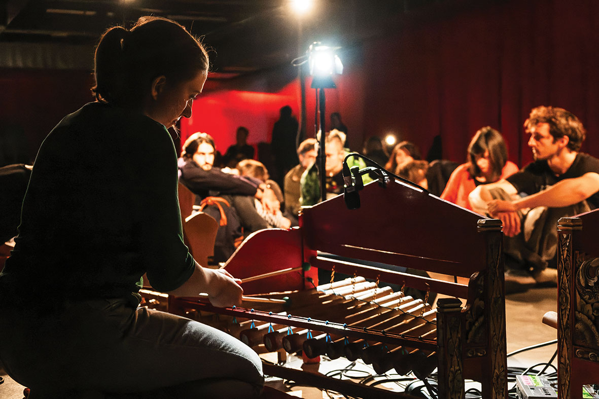 Am Angklungklang Ensemble Batida
