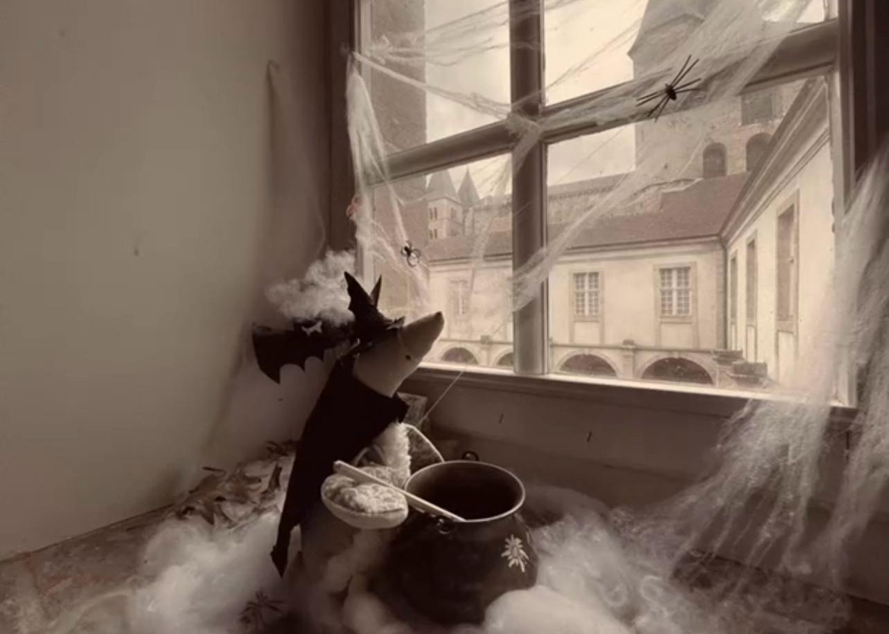 Mona La Sorcière
