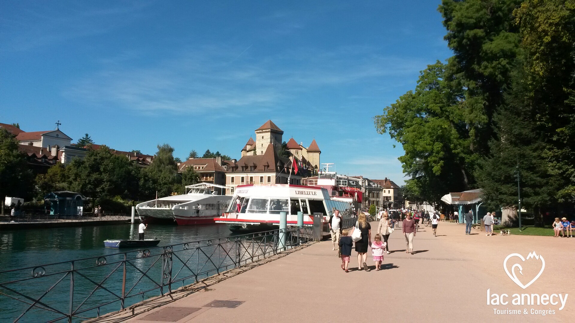 Balade_en_famille_sur_le_quai_Napoleon_III-Lac_Annecy_Tourisme-8697-1920px