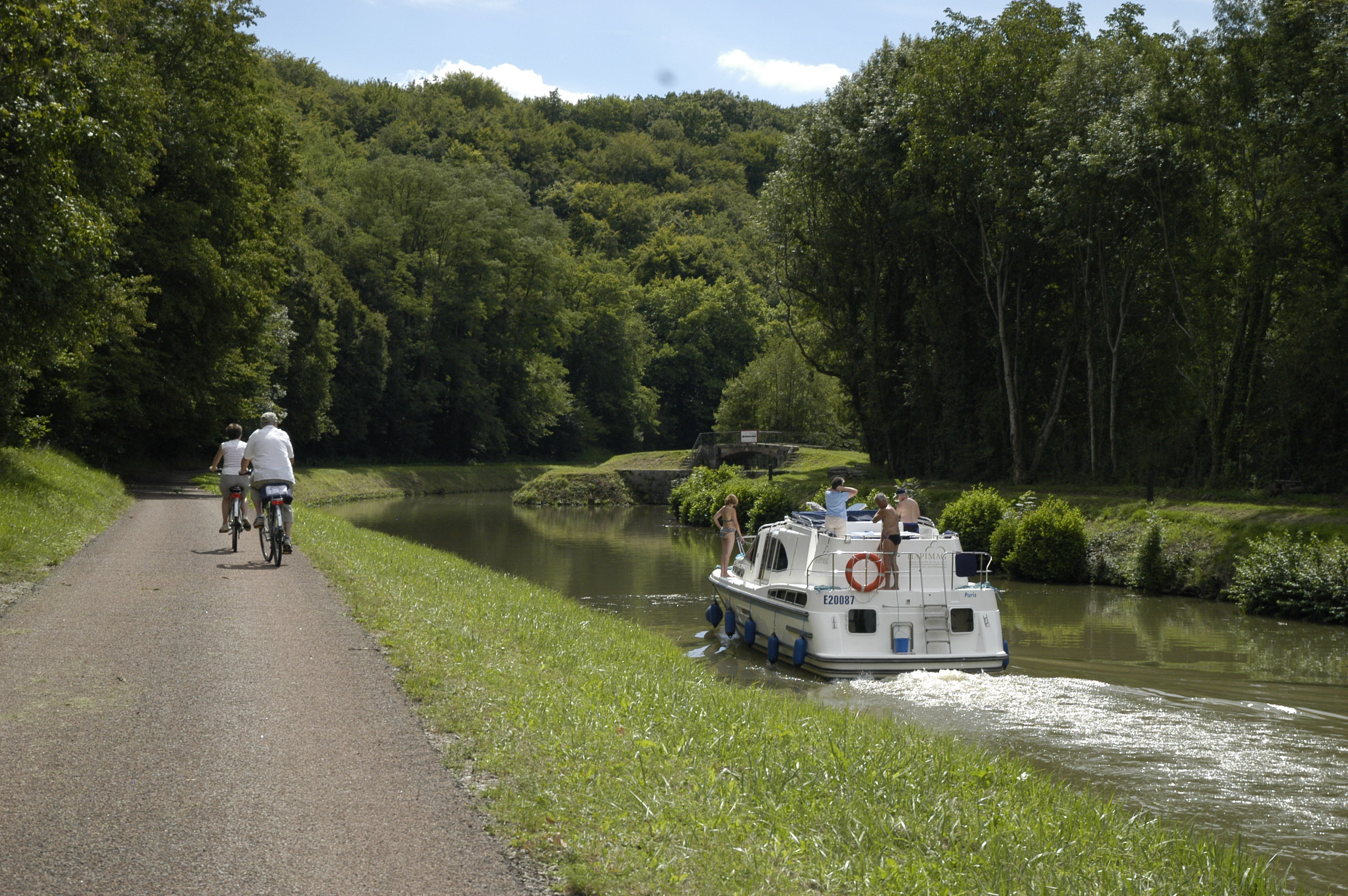 Le Tour de Bourgogne à vélo, section du Canal du Nivernais (V51), Saint-Léger-des-Vignes