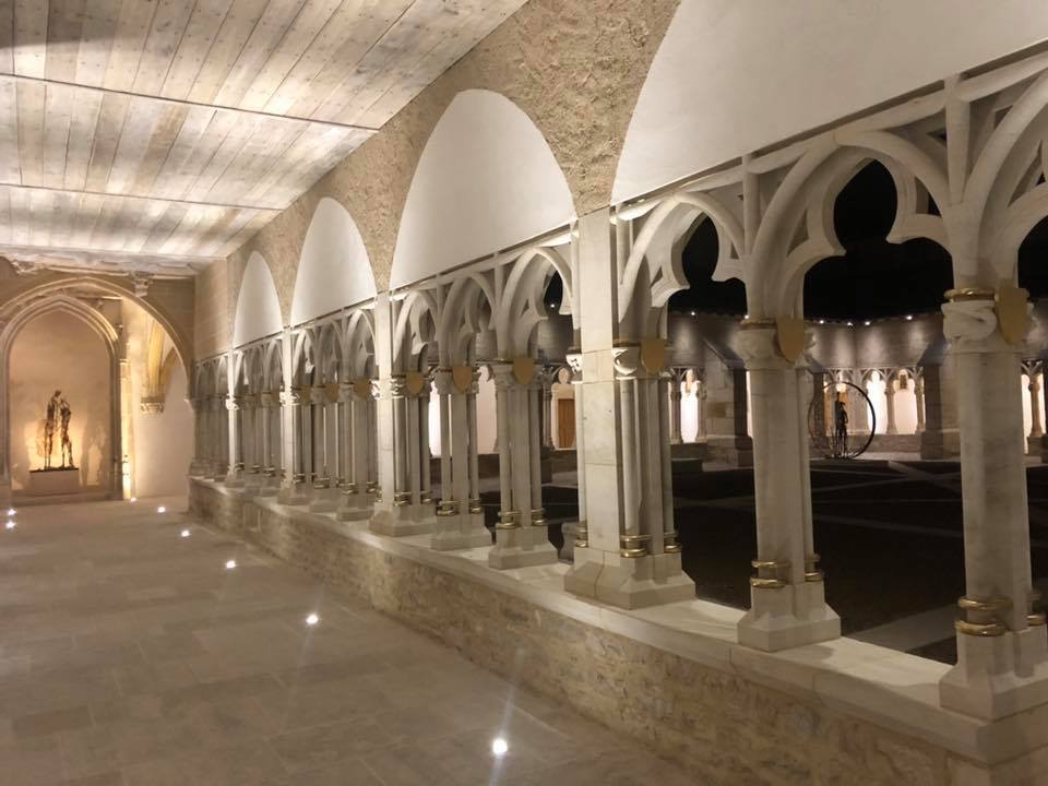 Entre chien et loup - À la découverte de la ville et de son cloître