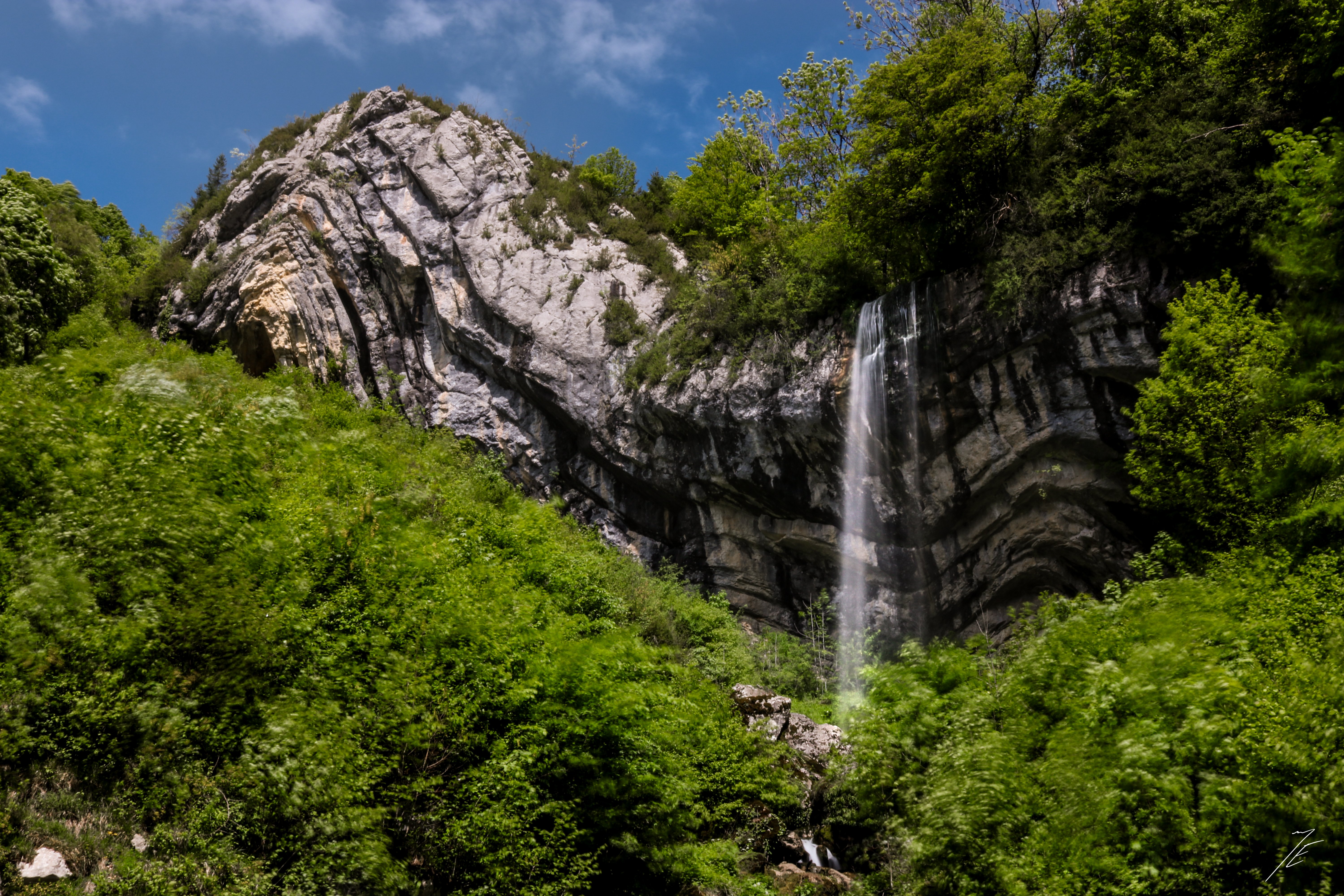 Le Chapeau de Gendarme (Saut du chien et cascade du Moulin d'Aval)