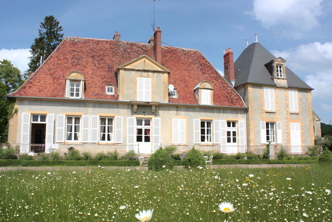 Chateau de Nyon, chambre d'hôtes à Vaux d'Amognes