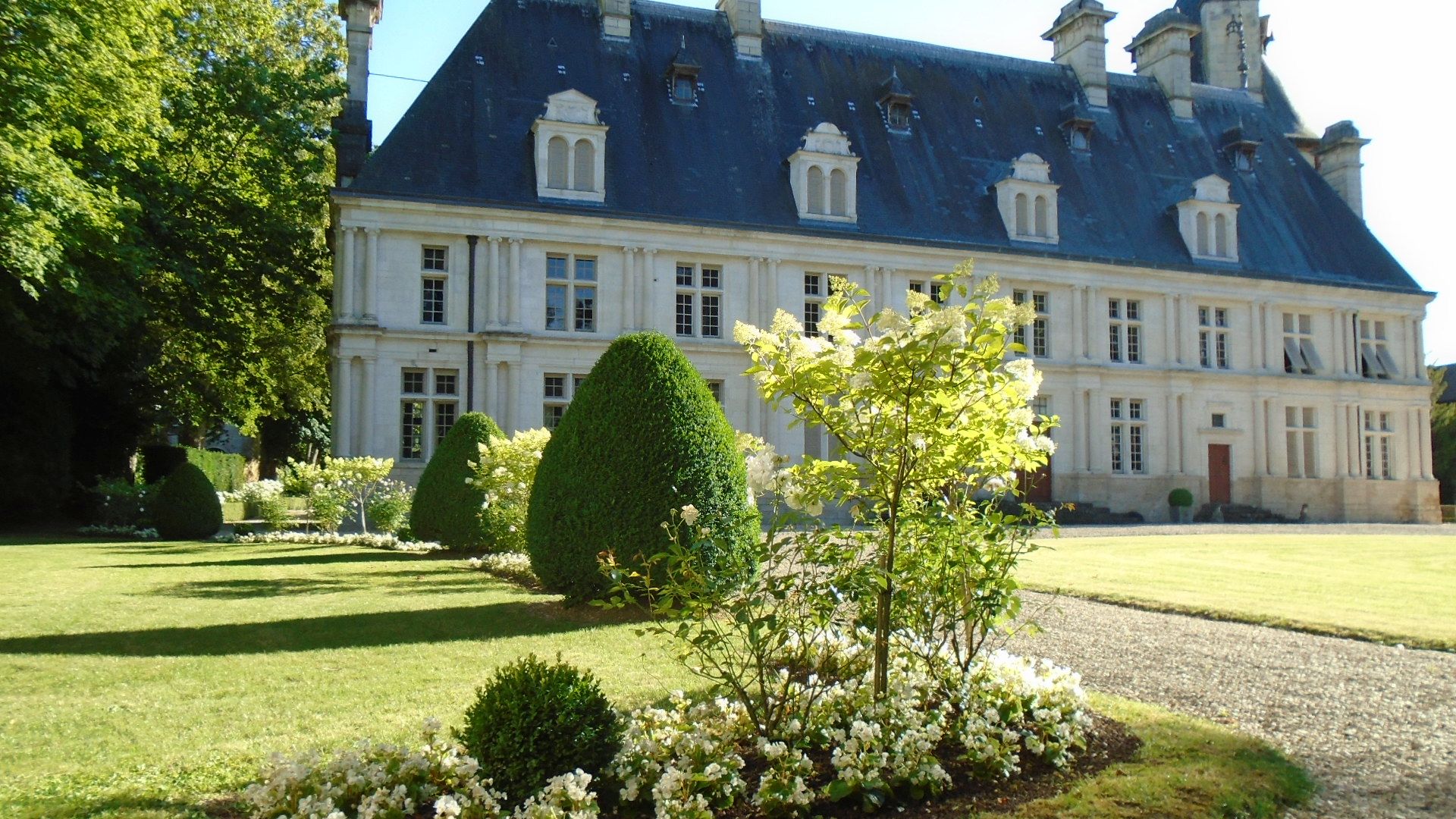Château de Montigny-sur-Aube Façade Nord