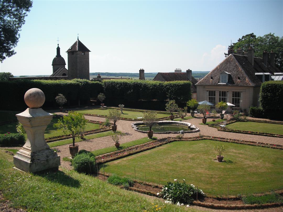 Jardin à la française du château de Jallerange