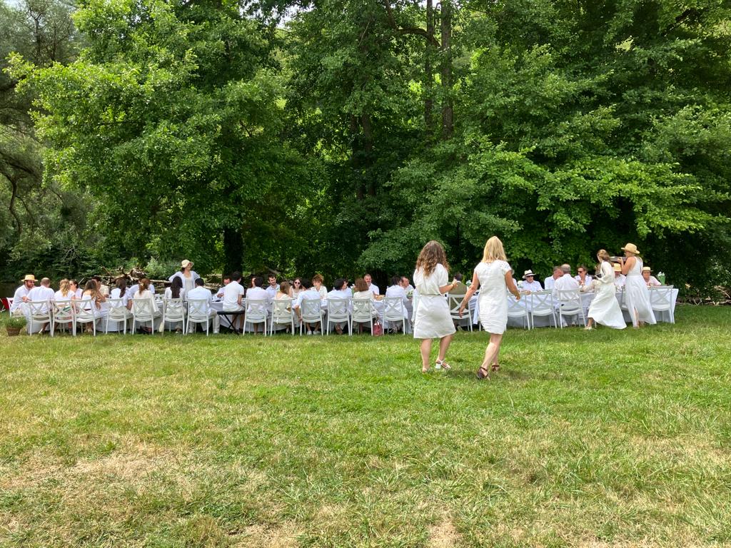 Un déjeuner en blanc à Reigny