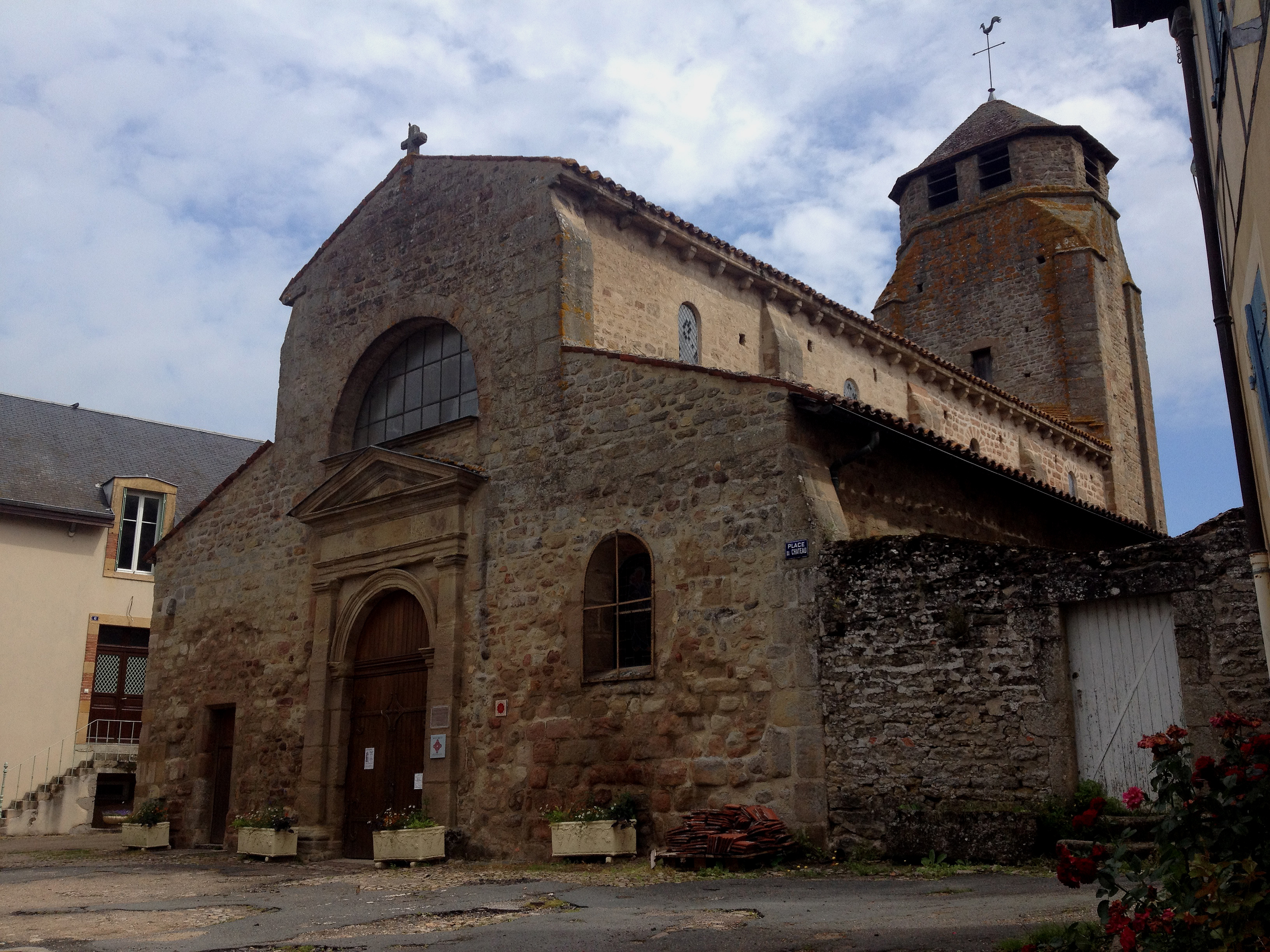 EGLISE ROMANE XIème siècle propriété Mme ROLLIN