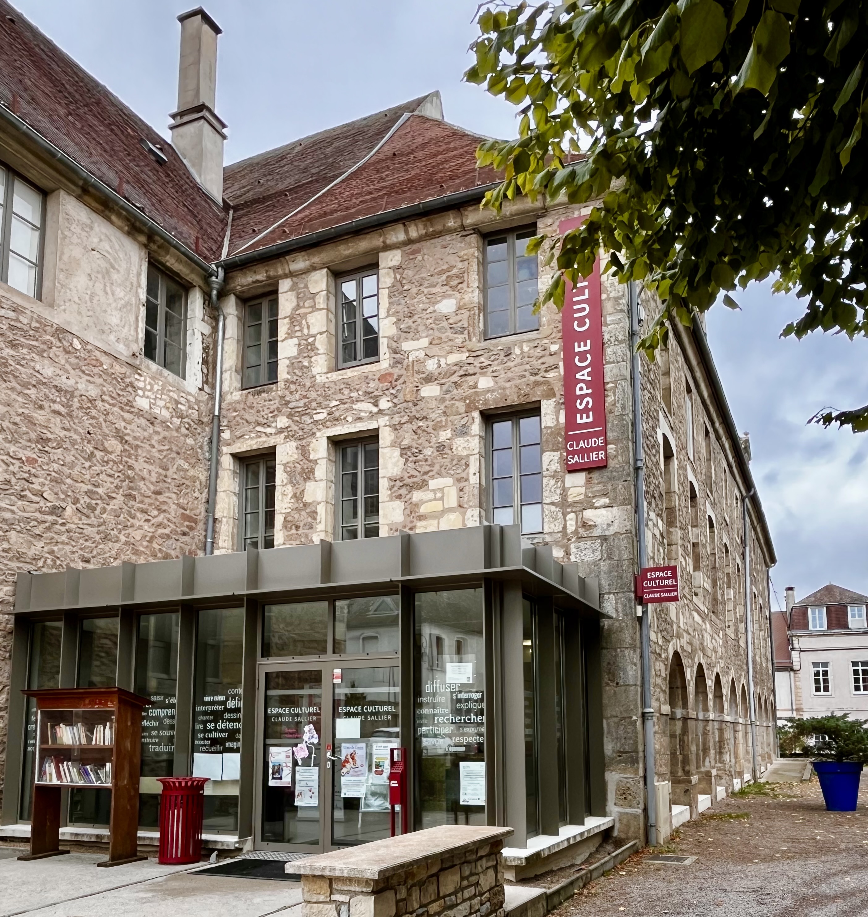 ESPACE CULTUREL SALLIER_MEDIATHEQUE SAULIEU_©Ville de Saulieu-CChamponnois-092025