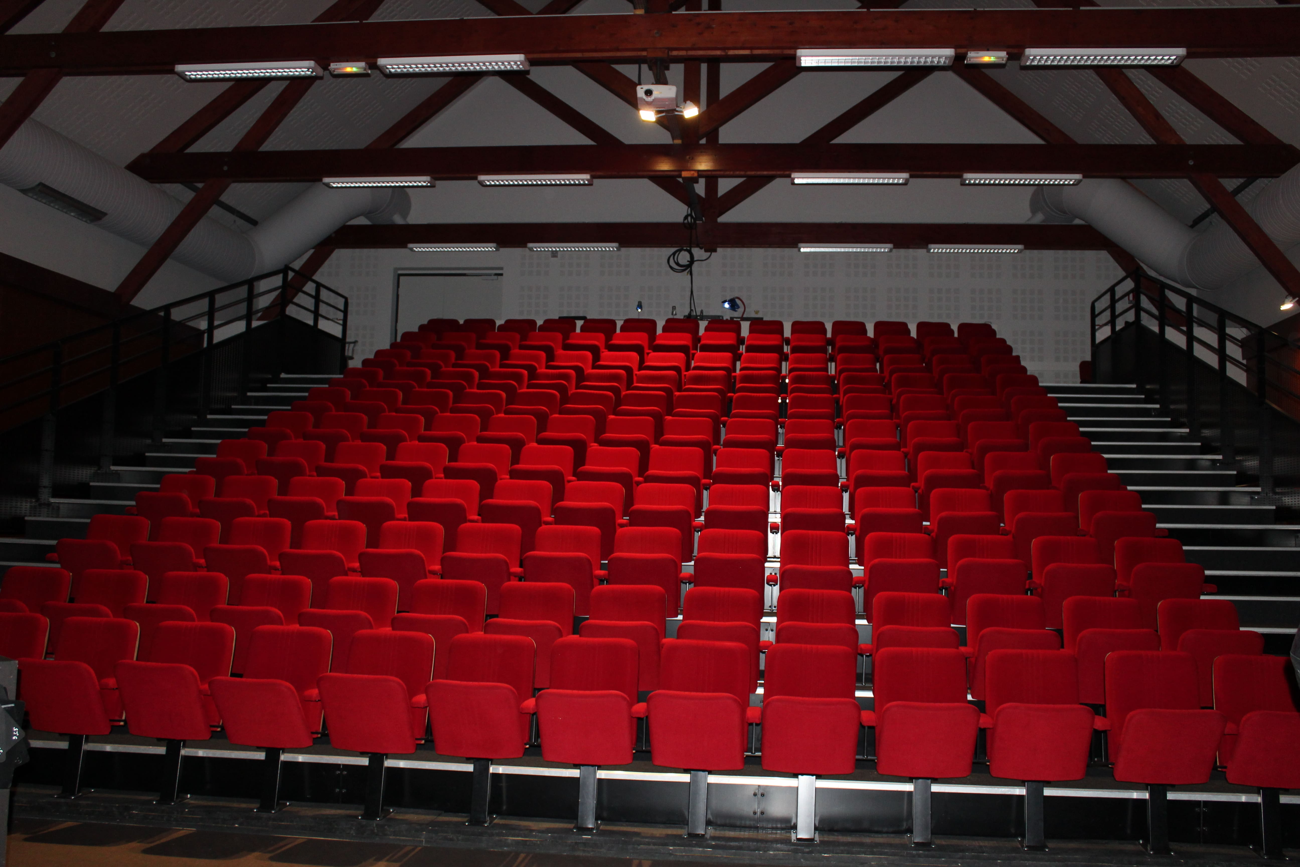 Salle Jean Genet à Couches, autun Morvan Tourisme
