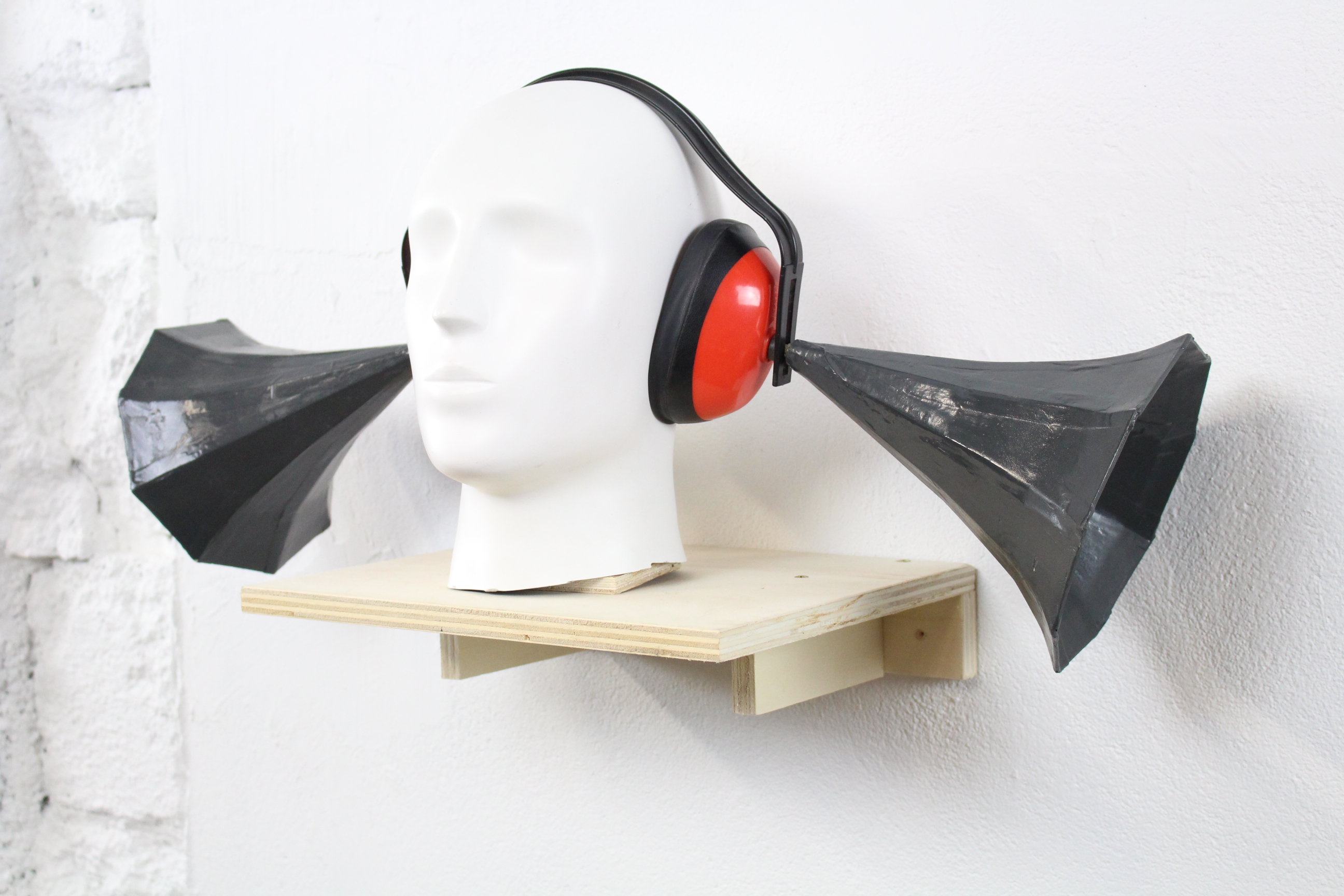 Romain Cattenoz, Casque antibruit pour curieux