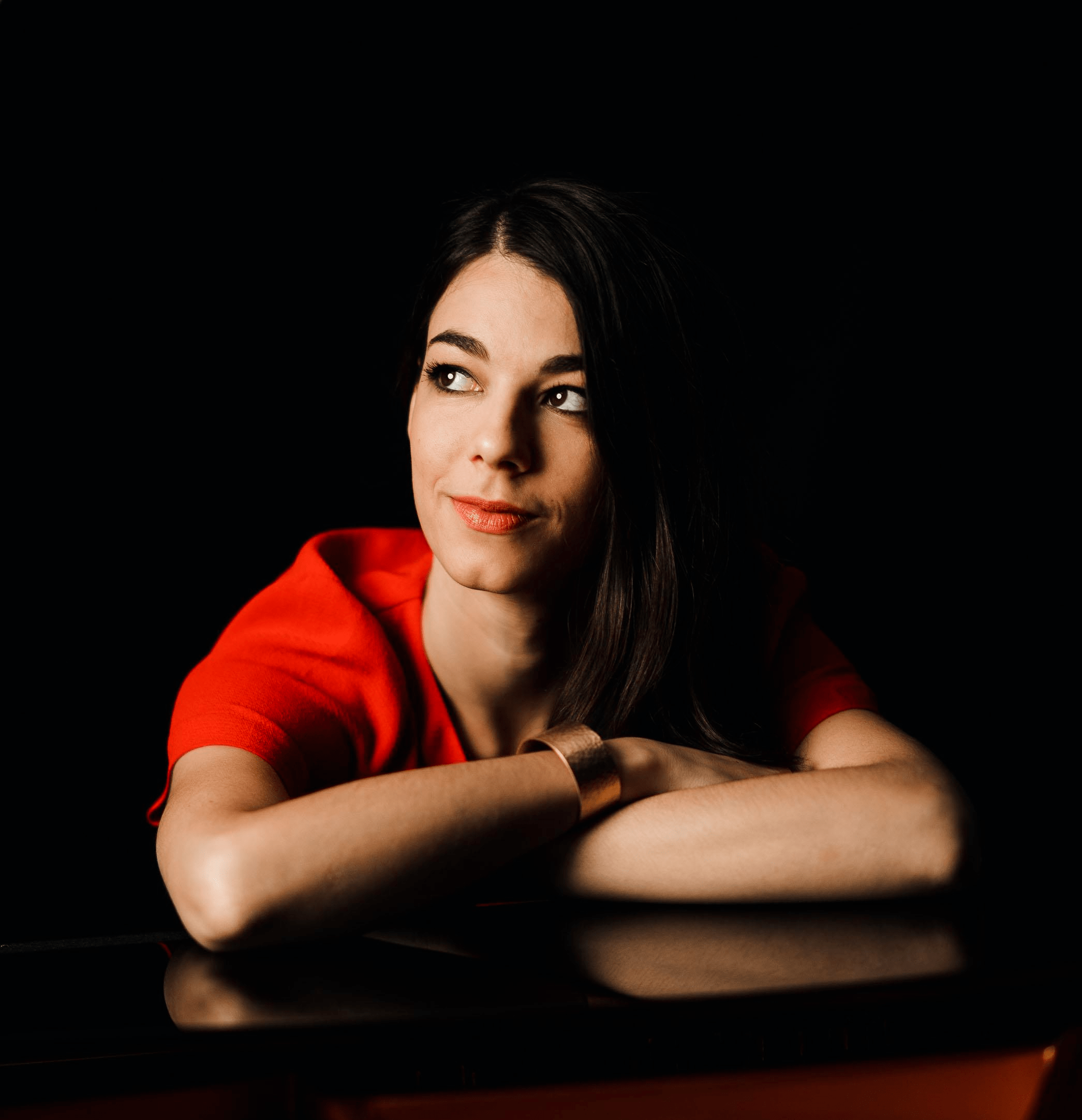 Fanny Bracco en rouge