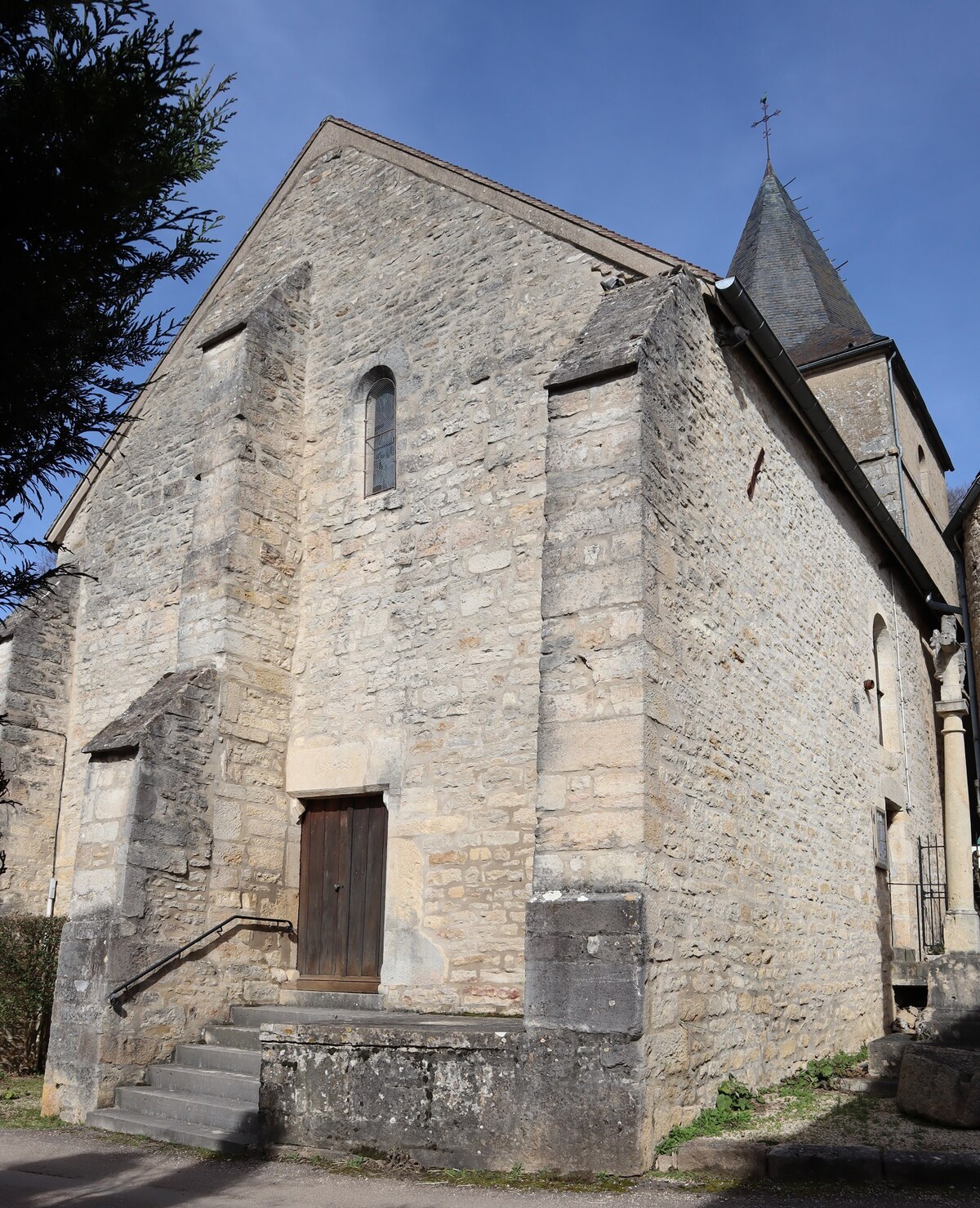 Hauteroche_(21)_Église_Saint-Aubin_-_Extérieur_-_01