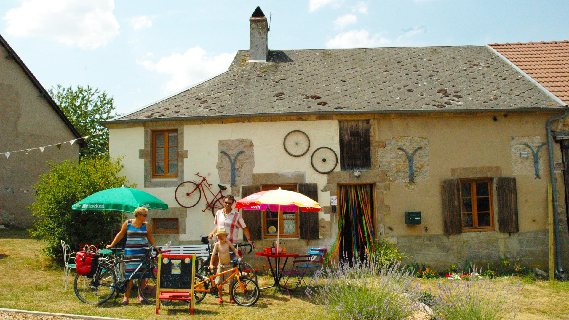 Chambres d'hôtes Hello Vélo  France Bourgogne-Franche-Comté Nièvre Tintury 58110