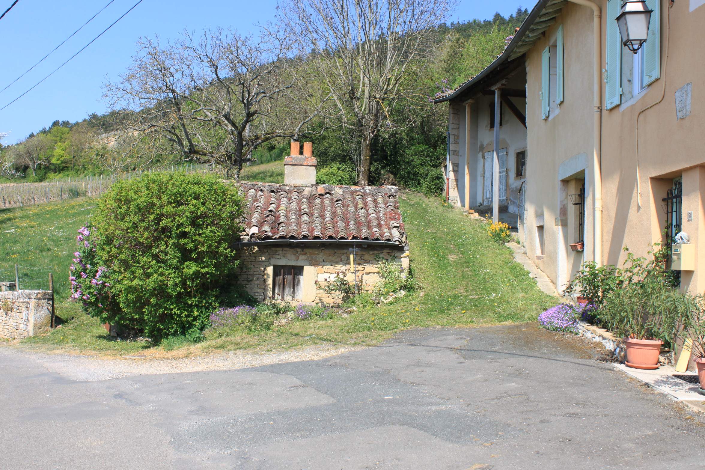 Vers La Roche-Vineuse