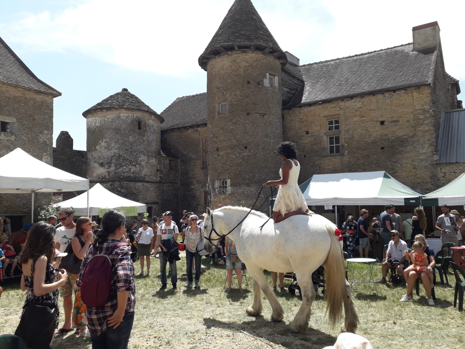 MARCHÉ DU CURIEUX