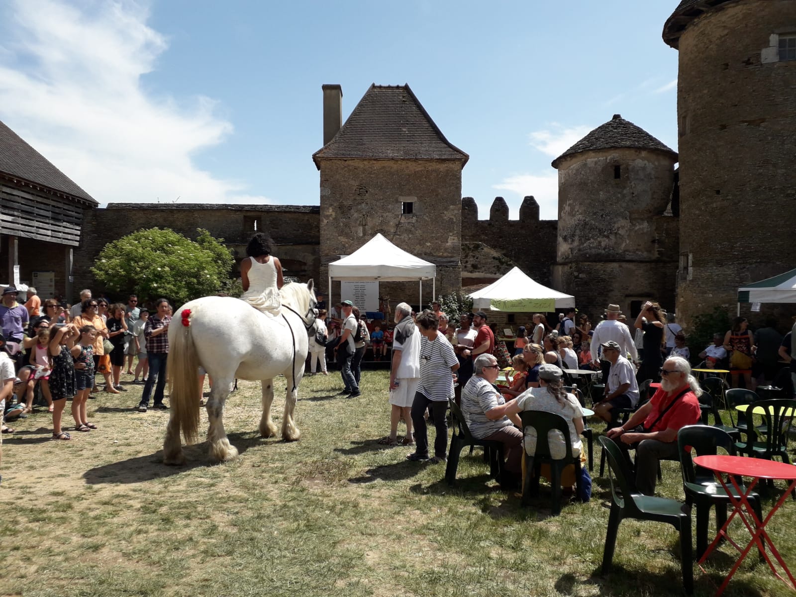 MARCHÉ DU CURIEUX