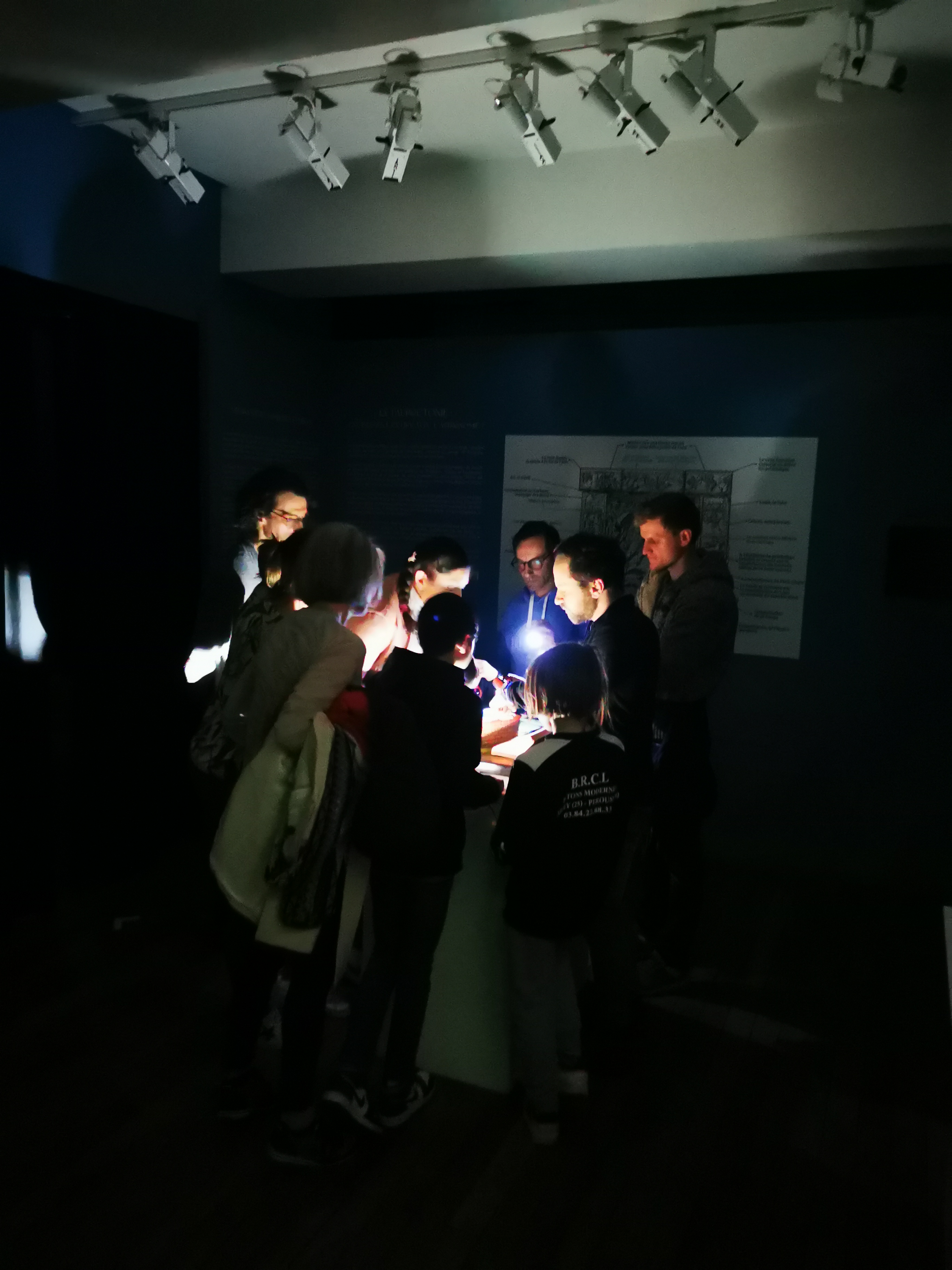 Visite à la lampe torche