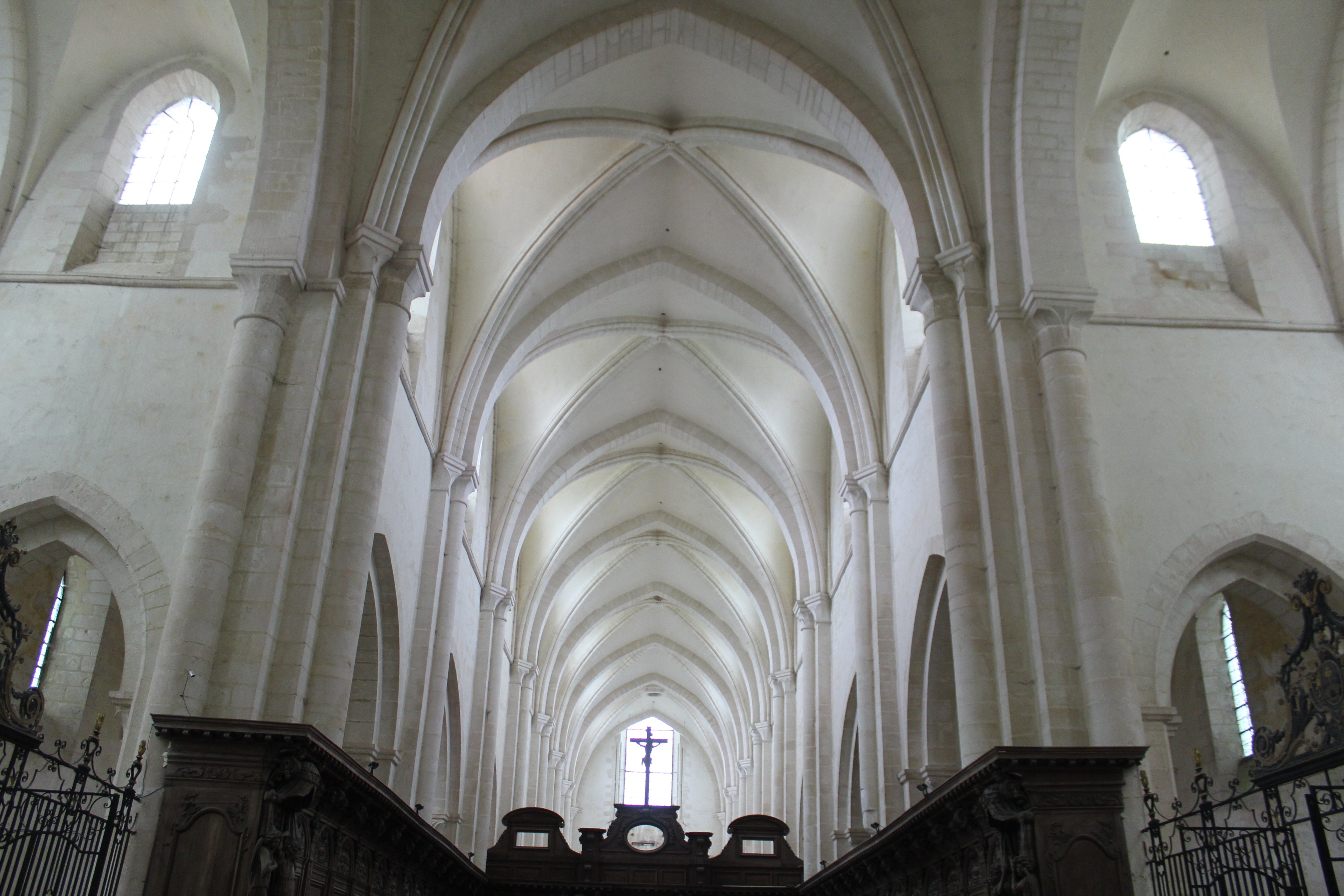 Nef de l'abbatiale de Pontigny