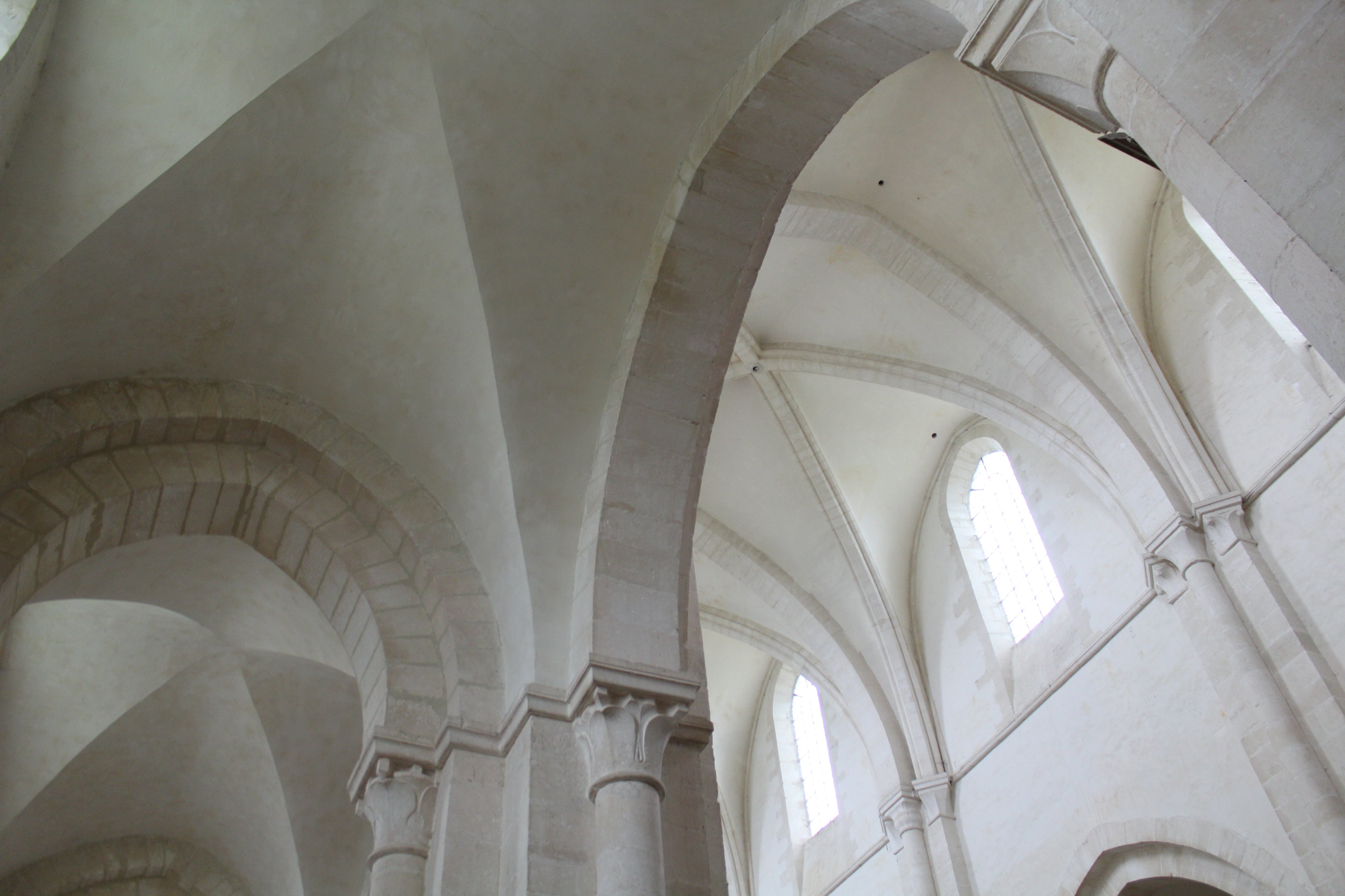 intérieur abbatiale de pontigny